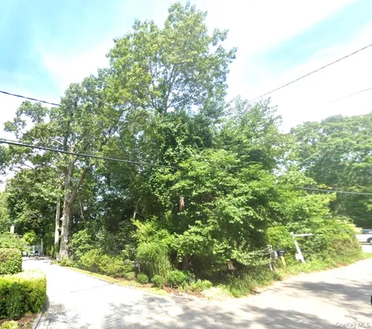 13 Lake Drive, Southampton, New York 11968