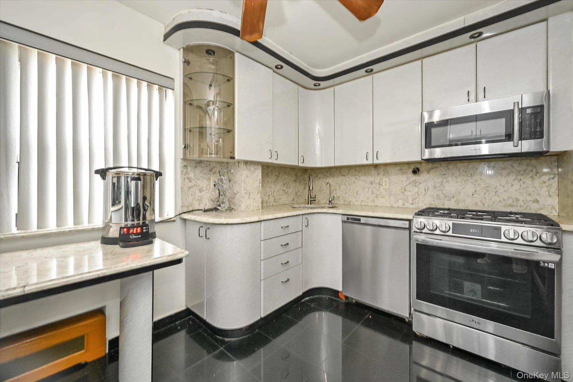 15052 76th Road, New York, NY, 3 Bedrooms Bedrooms, 10 Rooms Rooms,2 BathroomsBathrooms,Residential,For Rent,76th,0,1020159 15052 76th Road, New York, NY, 3 Bedrooms Bedrooms, 10 Rooms Rooms,2 BathroomsBathrooms,Residential,For Rent,76th,0,1020159
