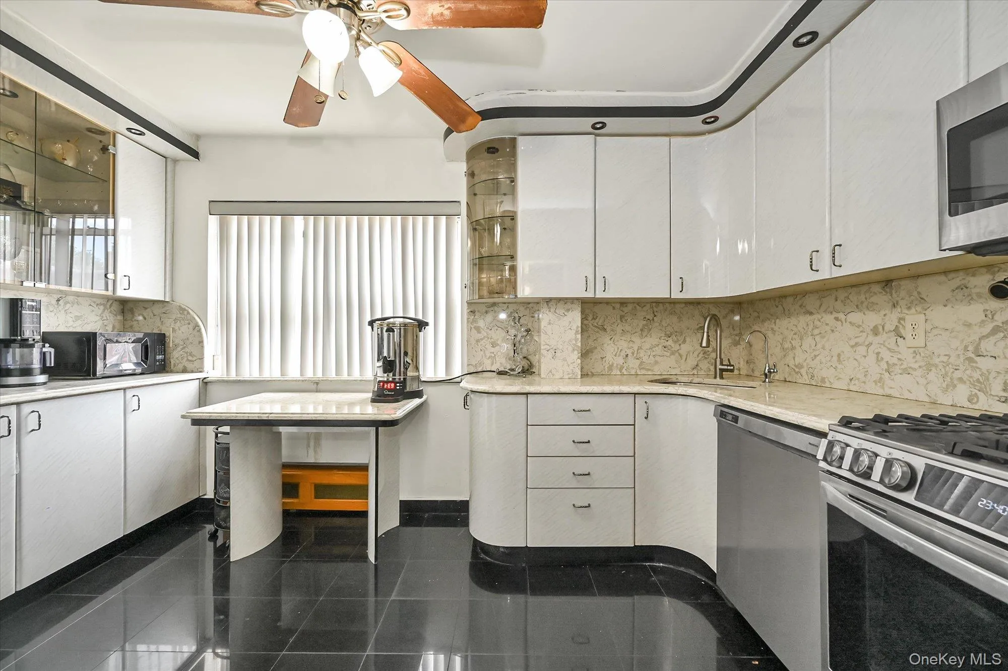 15052 76th Road, New York, NY, 3 Bedrooms Bedrooms, 10 Rooms Rooms,2 BathroomsBathrooms,Residential,For Rent,76th,0,1020159 15052 76th Road, New York, NY, 3 Bedrooms Bedrooms, 10 Rooms Rooms,2 BathroomsBathrooms,Residential,For Rent,76th,0,1020159