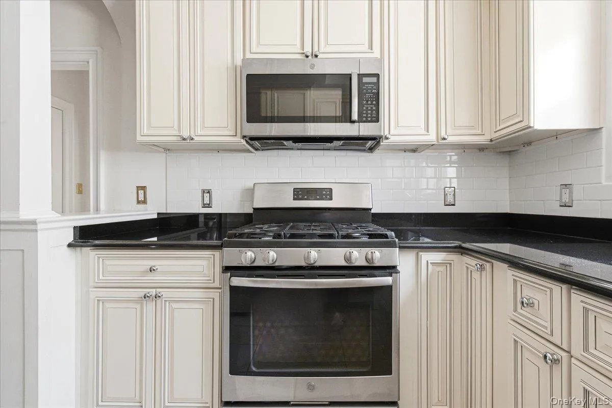 68-11 Clyde Street, New York, NY, 3 Bedrooms Bedrooms, 7 Rooms Rooms,1 BathroomBathrooms,Residential Lease,For Rent,Clyde,0,1020167 68-11 Clyde Street, New York, NY, 3 Bedrooms Bedrooms, 7 Rooms Rooms,1 BathroomBathrooms,Residential Lease,For Rent,Clyde,0,1020167