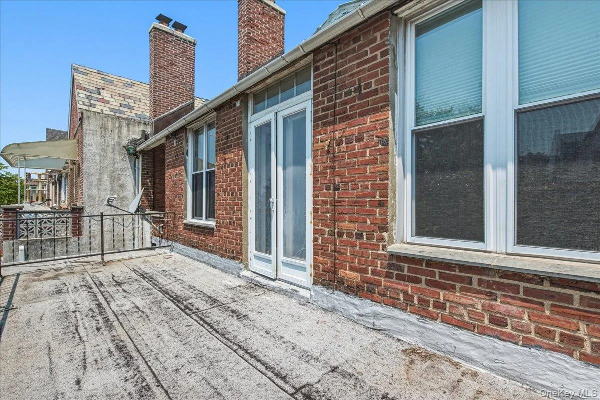 68-11 Clyde Street, New York, NY, 3 Bedrooms Bedrooms, 7 Rooms Rooms,1 BathroomBathrooms,Residential Lease,For Rent,Clyde,0,1020167 68-11 Clyde Street, New York, NY, 3 Bedrooms Bedrooms, 7 Rooms Rooms,1 BathroomBathrooms,Residential Lease,For Rent,Clyde,0,1020167