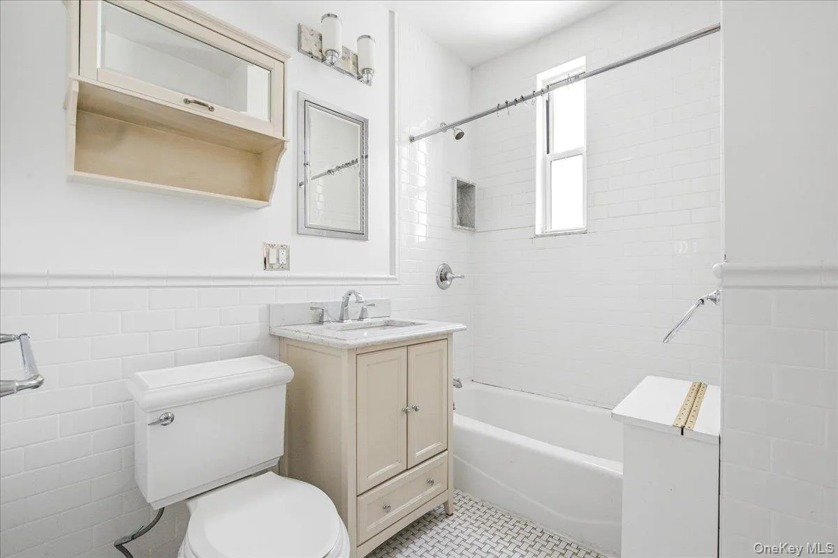 68-11 Clyde Street, New York, NY, 3 Bedrooms Bedrooms, 7 Rooms Rooms,1 BathroomBathrooms,Residential Lease,For Rent,Clyde,0,1020167 68-11 Clyde Street, New York, NY, 3 Bedrooms Bedrooms, 7 Rooms Rooms,1 BathroomBathrooms,Residential Lease,For Rent,Clyde,0,1020167