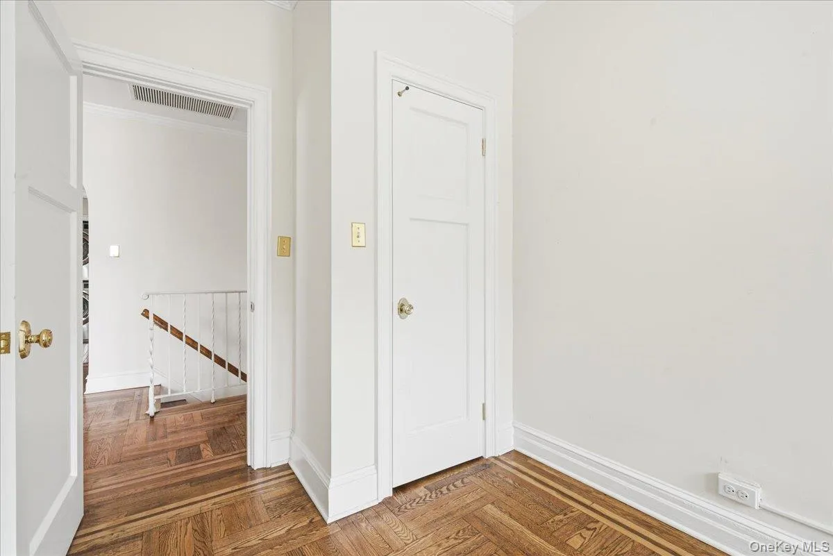 68-11 Clyde Street, New York, NY, 3 Bedrooms Bedrooms, 7 Rooms Rooms,1 BathroomBathrooms,Residential Lease,For Rent,Clyde,0,1020167 68-11 Clyde Street, New York, NY, 3 Bedrooms Bedrooms, 7 Rooms Rooms,1 BathroomBathrooms,Residential Lease,For Rent,Clyde,0,1020167