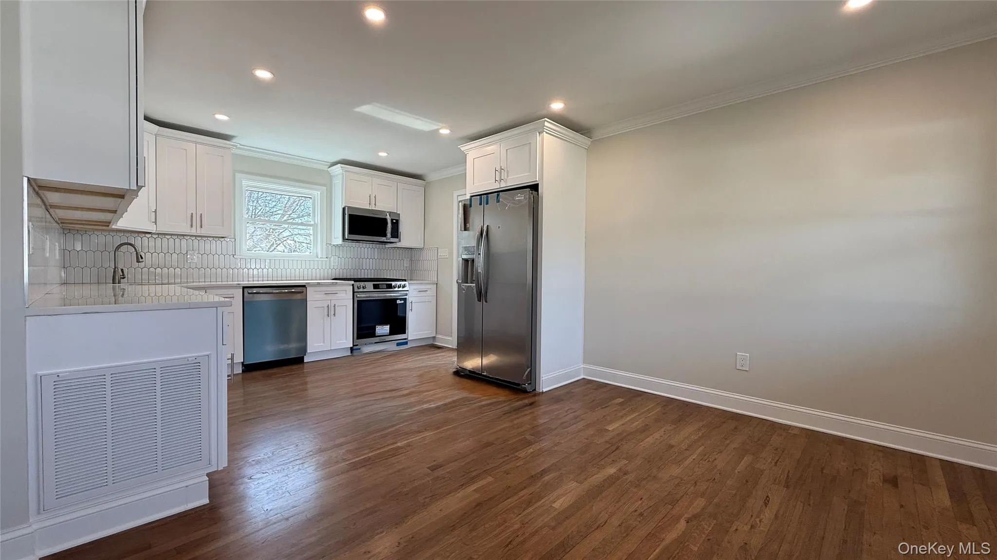 211 4th Avenue, West Babylon, NY, 3 Bedrooms Bedrooms, 6 Rooms Rooms,1 BathroomBathrooms,Residential,For Rent,4th,0,1020169 211 4th Avenue, West Babylon, NY, 3 Bedrooms Bedrooms, 6 Rooms Rooms,1 BathroomBathrooms,Residential,For Rent,4th,0,1020169