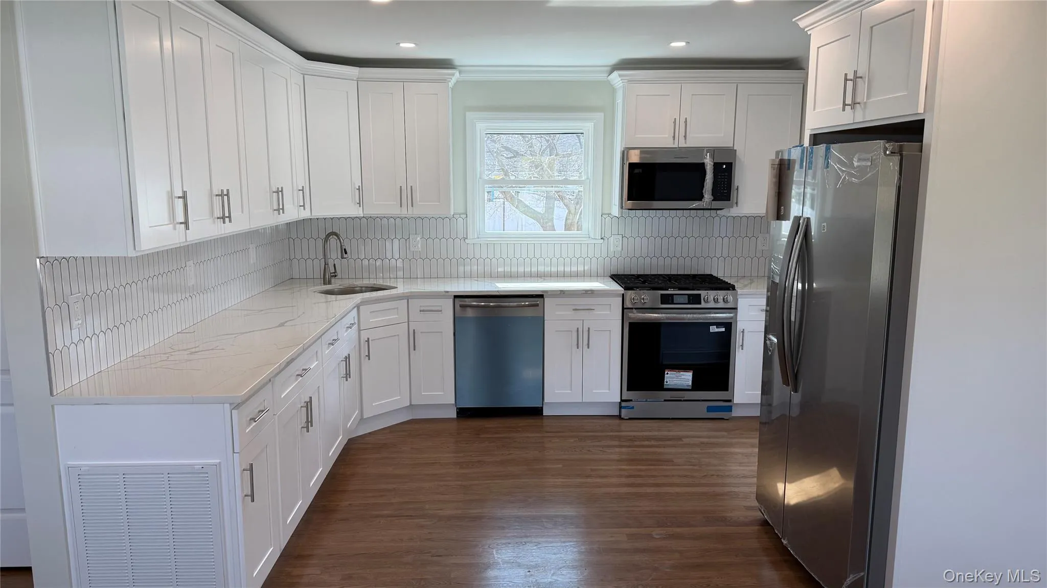 211 4th Avenue, West Babylon, NY, 3 Bedrooms Bedrooms, 6 Rooms Rooms,1 BathroomBathrooms,Residential,For Rent,4th,0,1020169 211 4th Avenue, West Babylon, NY, 3 Bedrooms Bedrooms, 6 Rooms Rooms,1 BathroomBathrooms,Residential,For Rent,4th,0,1020169