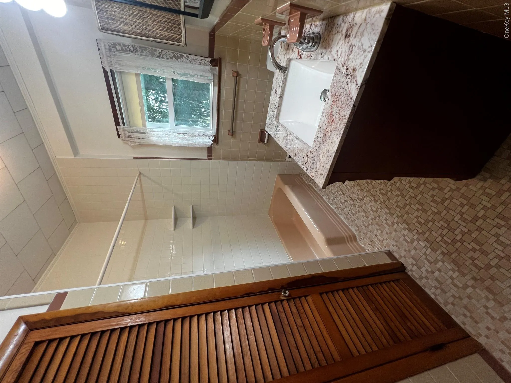Bathroom layout. Bathroom layout.