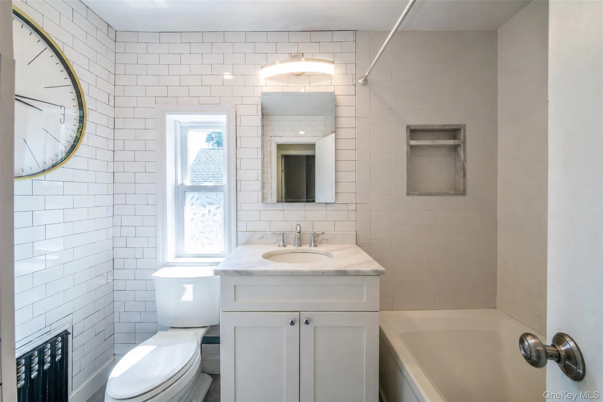 Full bathroom Full bathroom
