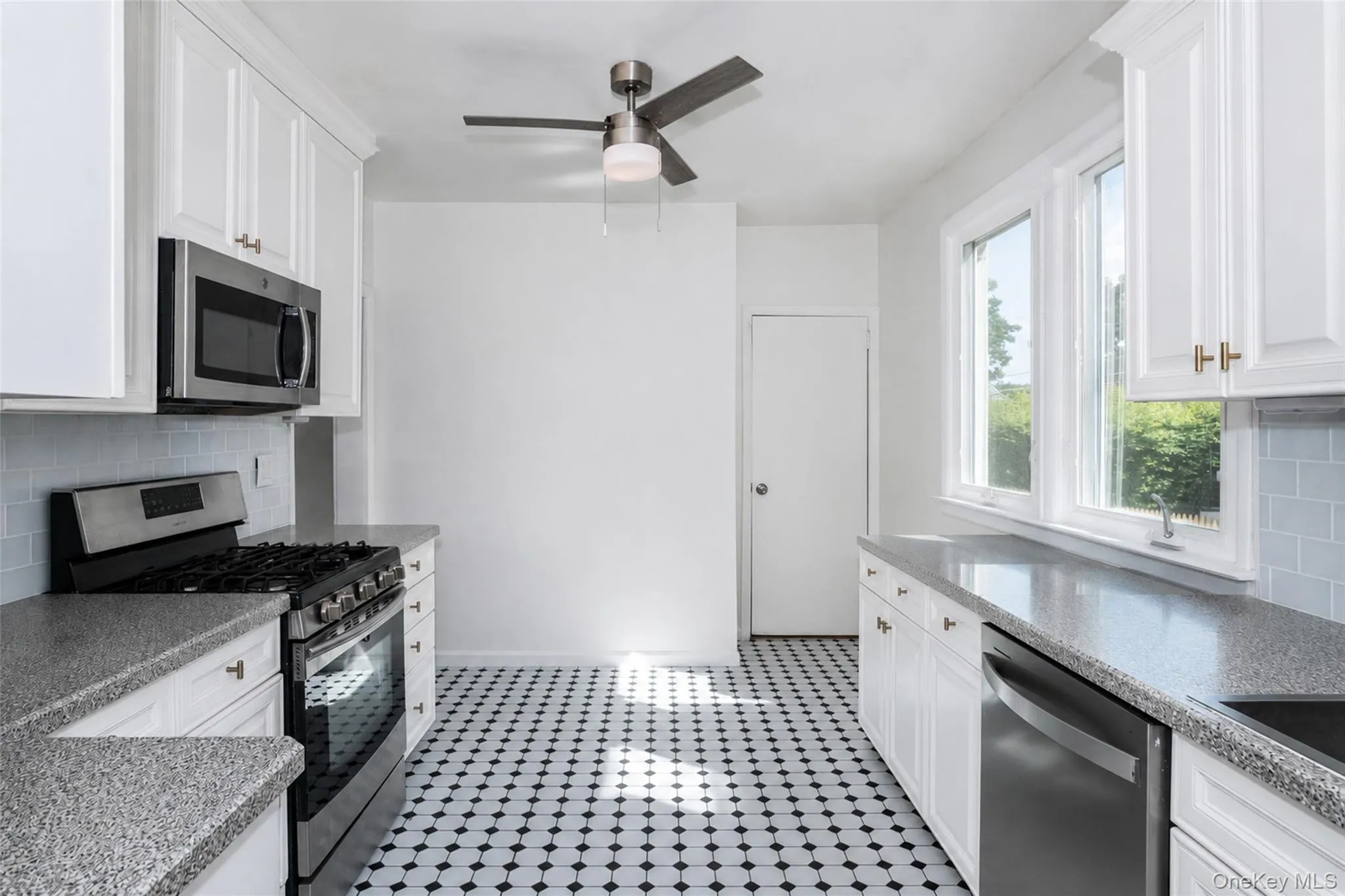 1510 Park Avenue, Mamaroneck, NY, 3 Bedrooms Bedrooms, 6 Rooms Rooms,2 BathroomsBathrooms,Residential Lease,For Rent,Park,0,1020181 1510 Park Avenue, Mamaroneck, NY, 3 Bedrooms Bedrooms, 6 Rooms Rooms,2 BathroomsBathrooms,Residential Lease,For Rent,Park,0,1020181