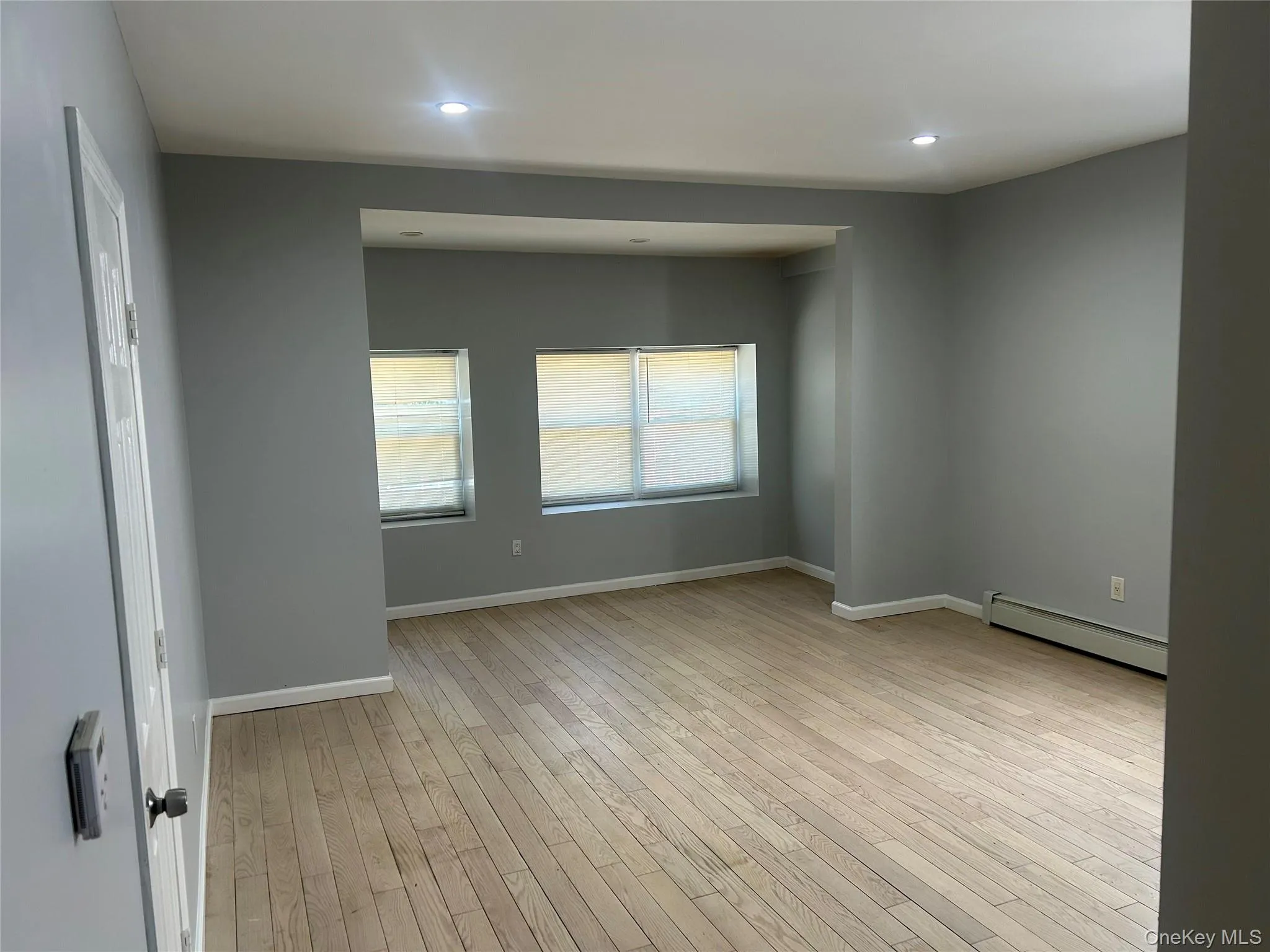 3708 Dyre Avenue, New York, NY, 3 Bedrooms Bedrooms, 6 Rooms Rooms,1 BathroomBathrooms,Residential Lease,For Rent,Dyre,0,1020192 3708 Dyre Avenue, New York, NY, 3 Bedrooms Bedrooms, 6 Rooms Rooms,1 BathroomBathrooms,Residential Lease,For Rent,Dyre,0,1020192