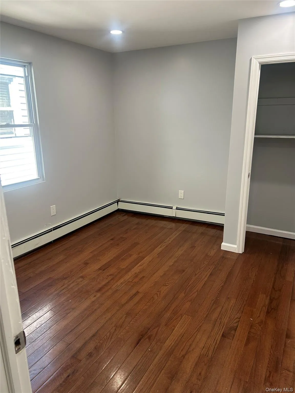 3708 Dyre Avenue, New York, NY, 3 Bedrooms Bedrooms, 6 Rooms Rooms,1 BathroomBathrooms,Residential Lease,For Rent,Dyre,0,1020192 3708 Dyre Avenue, New York, NY, 3 Bedrooms Bedrooms, 6 Rooms Rooms,1 BathroomBathrooms,Residential Lease,For Rent,Dyre,0,1020192