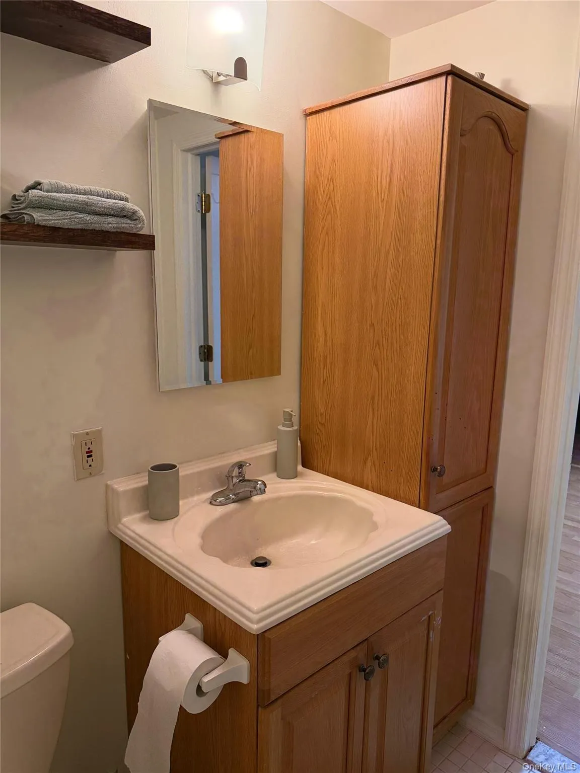 182 Crystal Brook Hollow Road, Brookhaven, NY, 1 Bedroom Bedrooms, 2 Rooms Rooms,1 BathroomBathrooms,Residential Lease,For Rent,Crystal Brook Hollow,0,1020196 182 Crystal Brook Hollow Road, Brookhaven, NY, 1 Bedroom Bedrooms, 2 Rooms Rooms,1 BathroomBathrooms,Residential Lease,For Rent,Crystal Brook Hollow,0,1020196