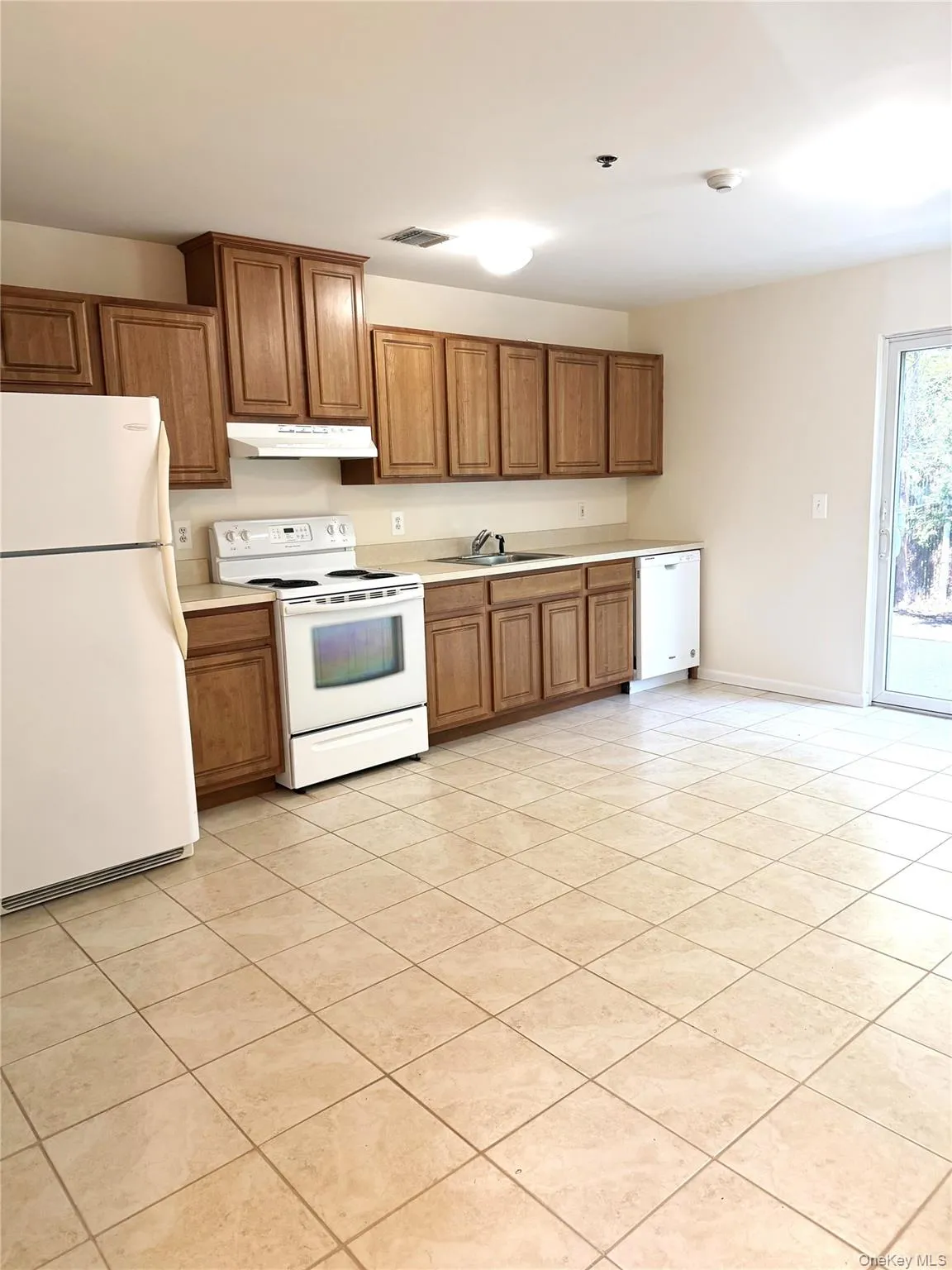 1000 Country Lake Court, West Babylon, NY, 1 Bedroom Bedrooms, 3 Rooms Rooms,1 BathroomBathrooms,Residential Lease,For Rent,Country Lake,0,1020198 1000 Country Lake Court, West Babylon, NY, 1 Bedroom Bedrooms, 3 Rooms Rooms,1 BathroomBathrooms,Residential Lease,For Rent,Country Lake,0,1020198