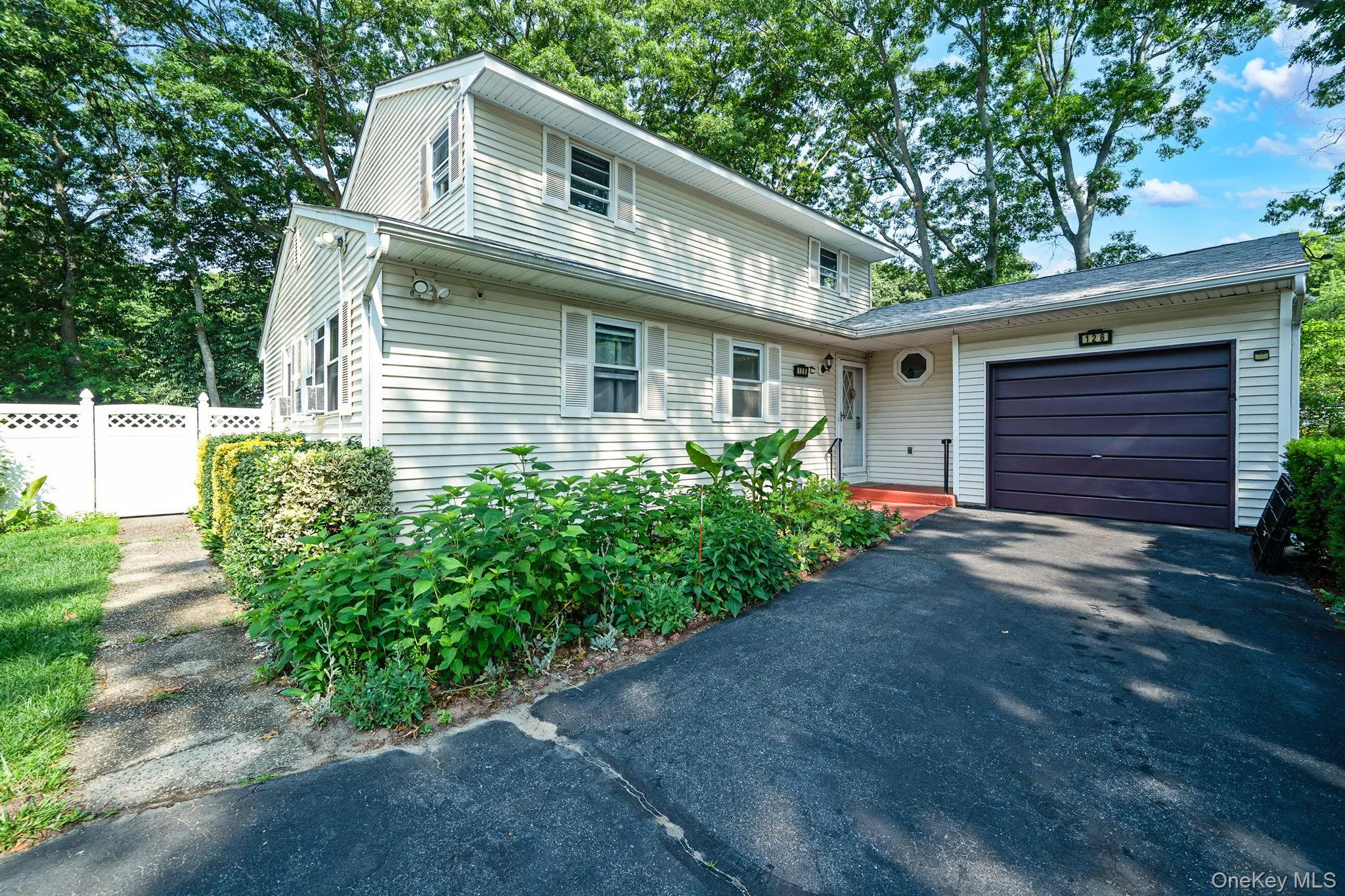 128 Avenue B, Brookhaven, NY, 6 Bedrooms Bedrooms, 10 Rooms Rooms,3 BathroomsBathrooms,Residential,For Rent,Avenue B,0,1020203 128 Avenue B, Brookhaven, NY, 6 Bedrooms Bedrooms, 10 Rooms Rooms,3 BathroomsBathrooms,Residential,For Rent,Avenue B,0,1020203