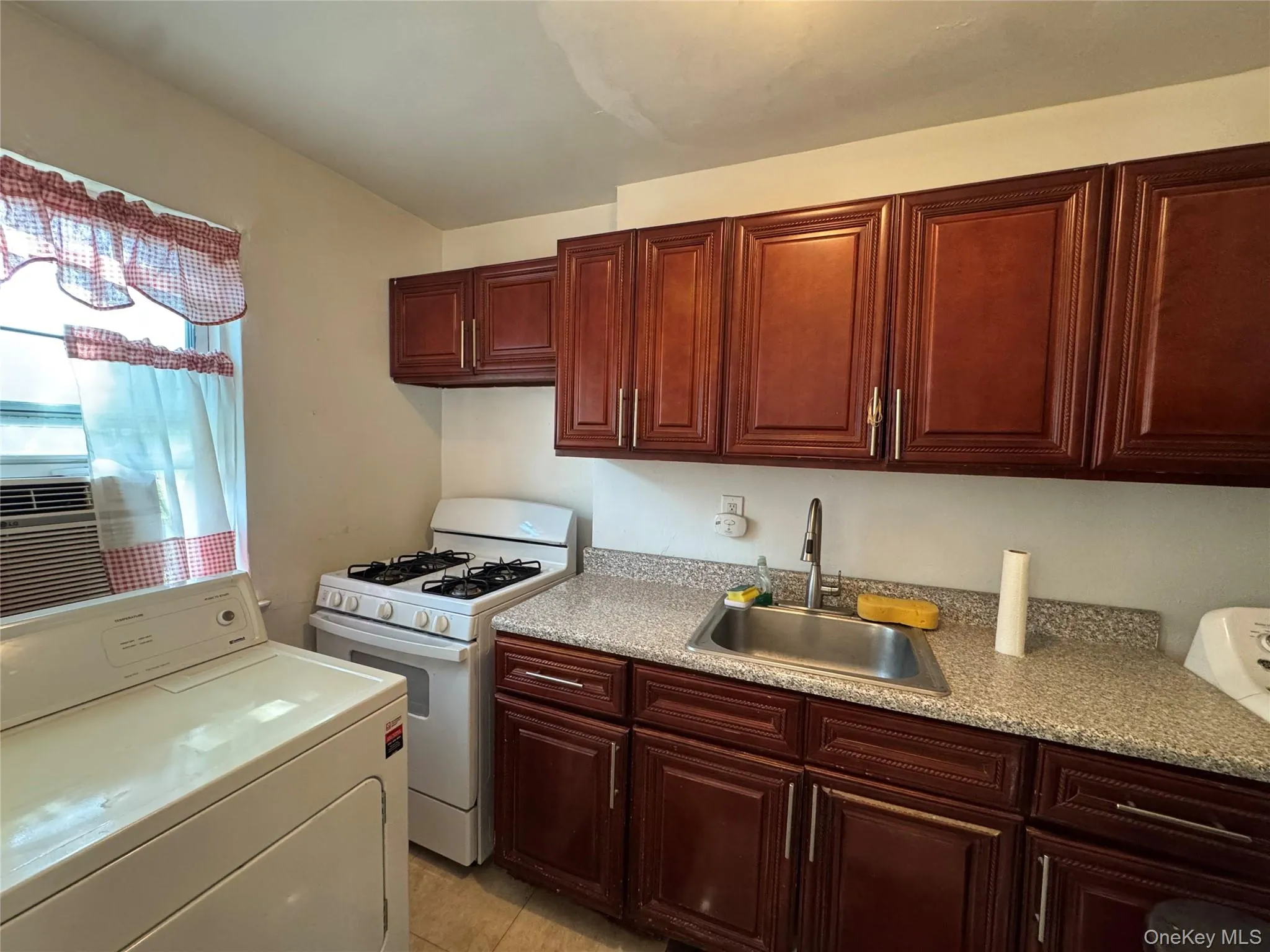 260-38 73 Avenue, New York, NY, 2 Bedrooms Bedrooms, 4 Rooms Rooms,1 BathroomBathrooms,Residential,For Rent,73,0,1020206 260-38 73 Avenue, New York, NY, 2 Bedrooms Bedrooms, 4 Rooms Rooms,1 BathroomBathrooms,Residential,For Rent,73,0,1020206