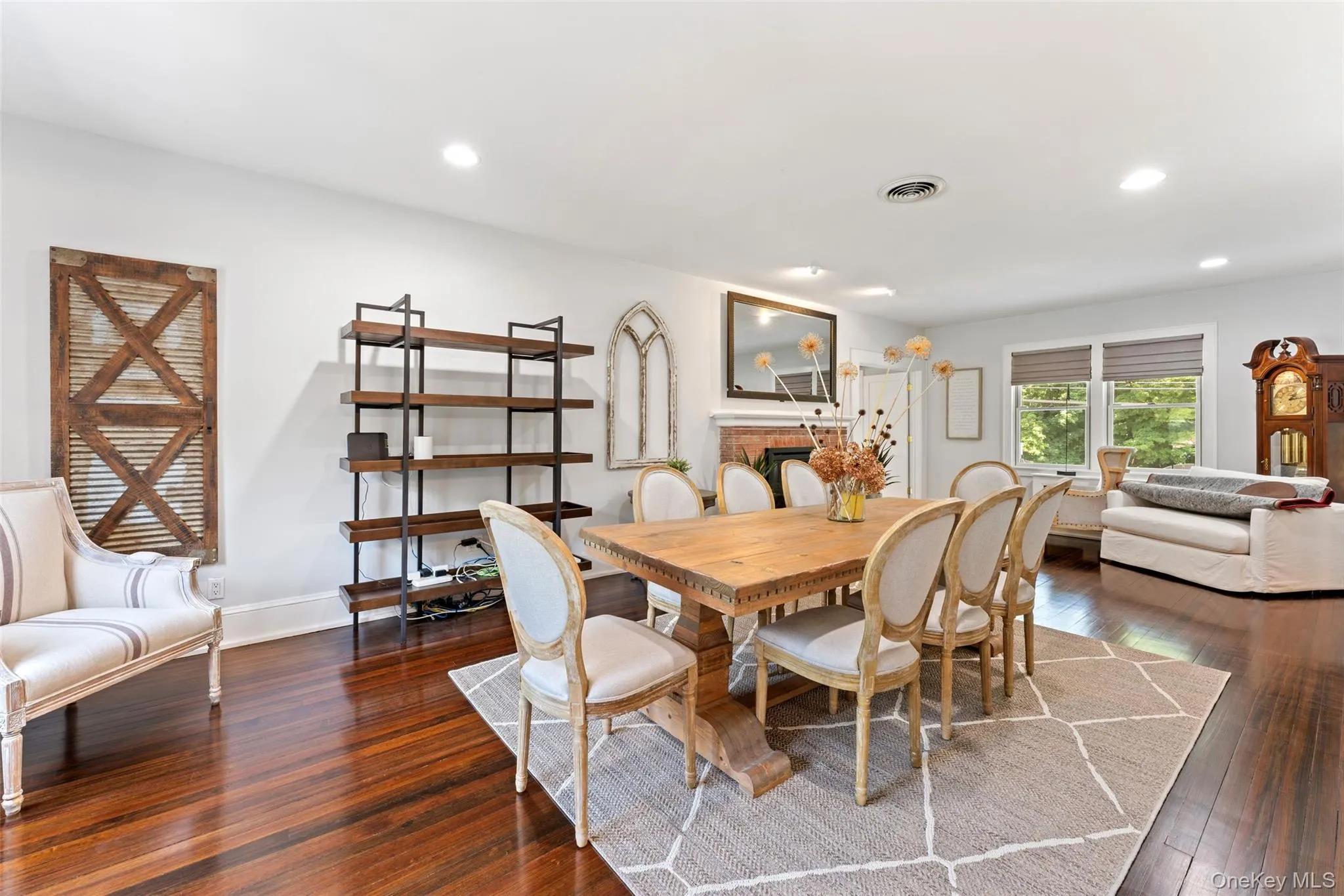 Formal dining room or previously used as the Living Room. Formal dining room or previously used as the Living Room.