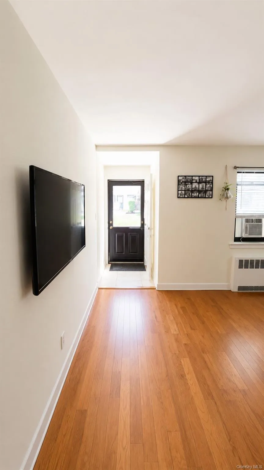 219-58 75th Avenue, New York, NY, 2 Bedrooms Bedrooms, 3 Rooms Rooms,1 BathroomBathrooms,Residential,For Rent,75th,0,1020225 219-58 75th Avenue, New York, NY, 2 Bedrooms Bedrooms, 3 Rooms Rooms,1 BathroomBathrooms,Residential,For Rent,75th,0,1020225