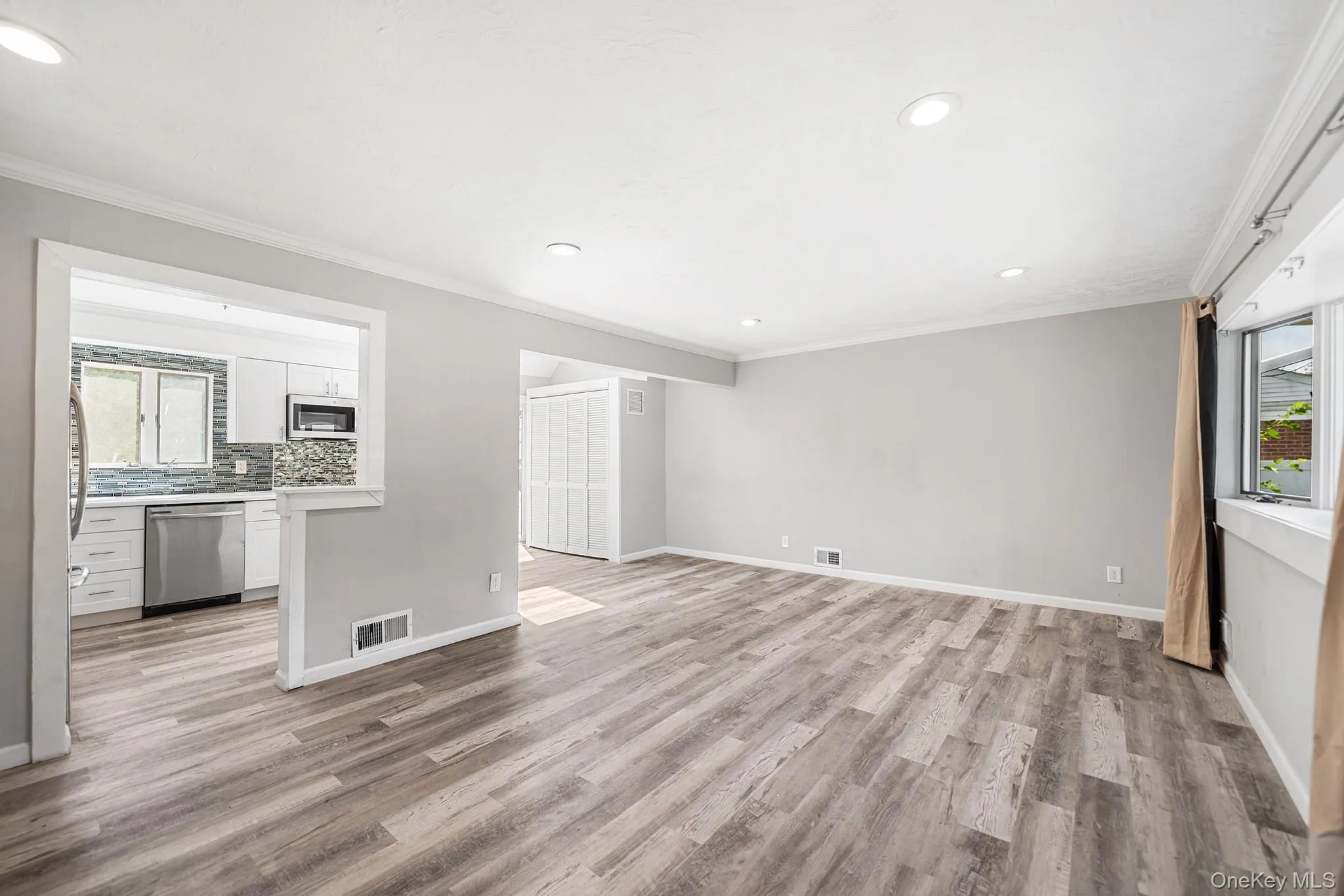 4 Sibley Place, Huntington, NY, 4 Bedrooms Bedrooms, 9 Rooms Rooms,3 BathroomsBathrooms,Residential,For Rent,Sibley,0,1020226 4 Sibley Place, Huntington, NY, 4 Bedrooms Bedrooms, 9 Rooms Rooms,3 BathroomsBathrooms,Residential,For Rent,Sibley,0,1020226
