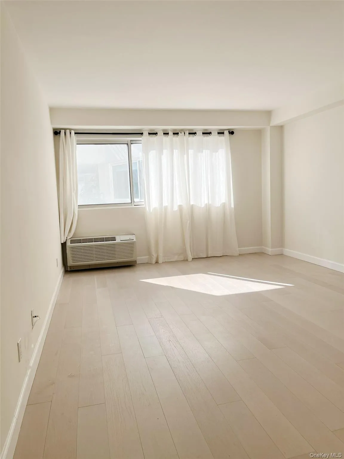88 Cutter Mill Road, North Hempstead, NY, 2 Bedrooms Bedrooms, 5 Rooms Rooms,2 BathroomsBathrooms,Residential Lease,For Rent,Cutter Mill,0,1020229 88 Cutter Mill Road, North Hempstead, NY, 2 Bedrooms Bedrooms, 5 Rooms Rooms,2 BathroomsBathrooms,Residential Lease,For Rent,Cutter Mill,0,1020229