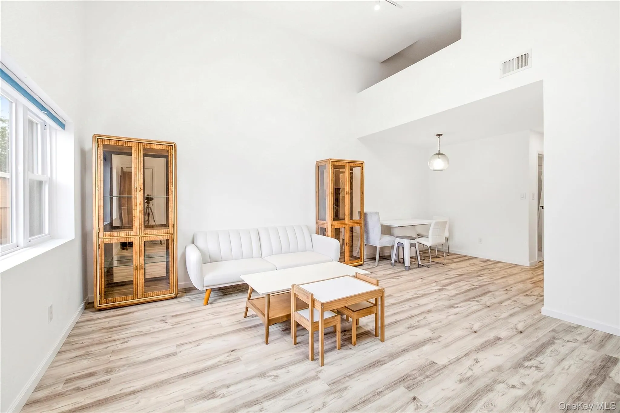 537 Broadway, Long Beach, NY, 2 Bedrooms Bedrooms, 3 Rooms Rooms,2 BathroomsBathrooms,Residential,For Rent,Broadway,0,1020231 537 Broadway, Long Beach, NY, 2 Bedrooms Bedrooms, 3 Rooms Rooms,2 BathroomsBathrooms,Residential,For Rent,Broadway,0,1020231