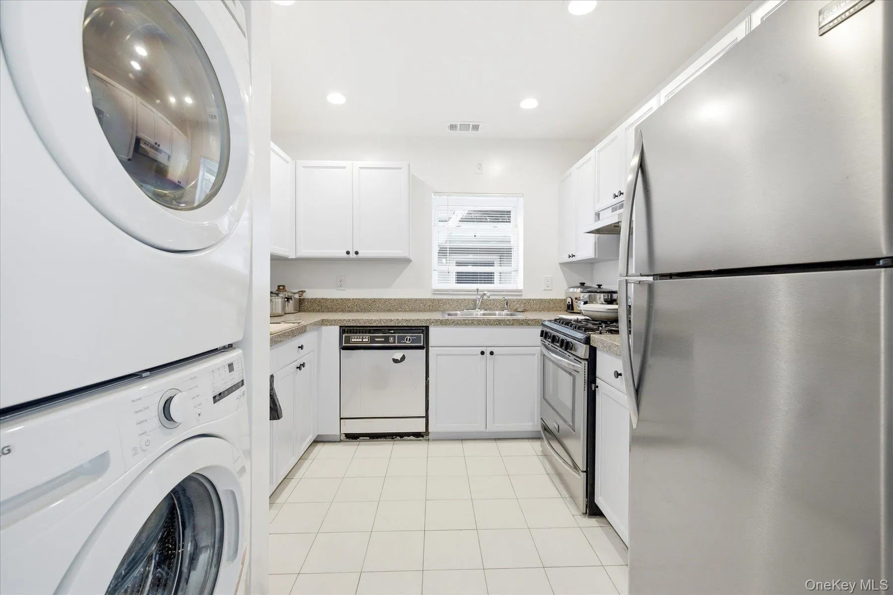 537 Broadway, Long Beach, NY, 2 Bedrooms Bedrooms, 3 Rooms Rooms,2 BathroomsBathrooms,Residential,For Rent,Broadway,0,1020231 537 Broadway, Long Beach, NY, 2 Bedrooms Bedrooms, 3 Rooms Rooms,2 BathroomsBathrooms,Residential,For Rent,Broadway,0,1020231