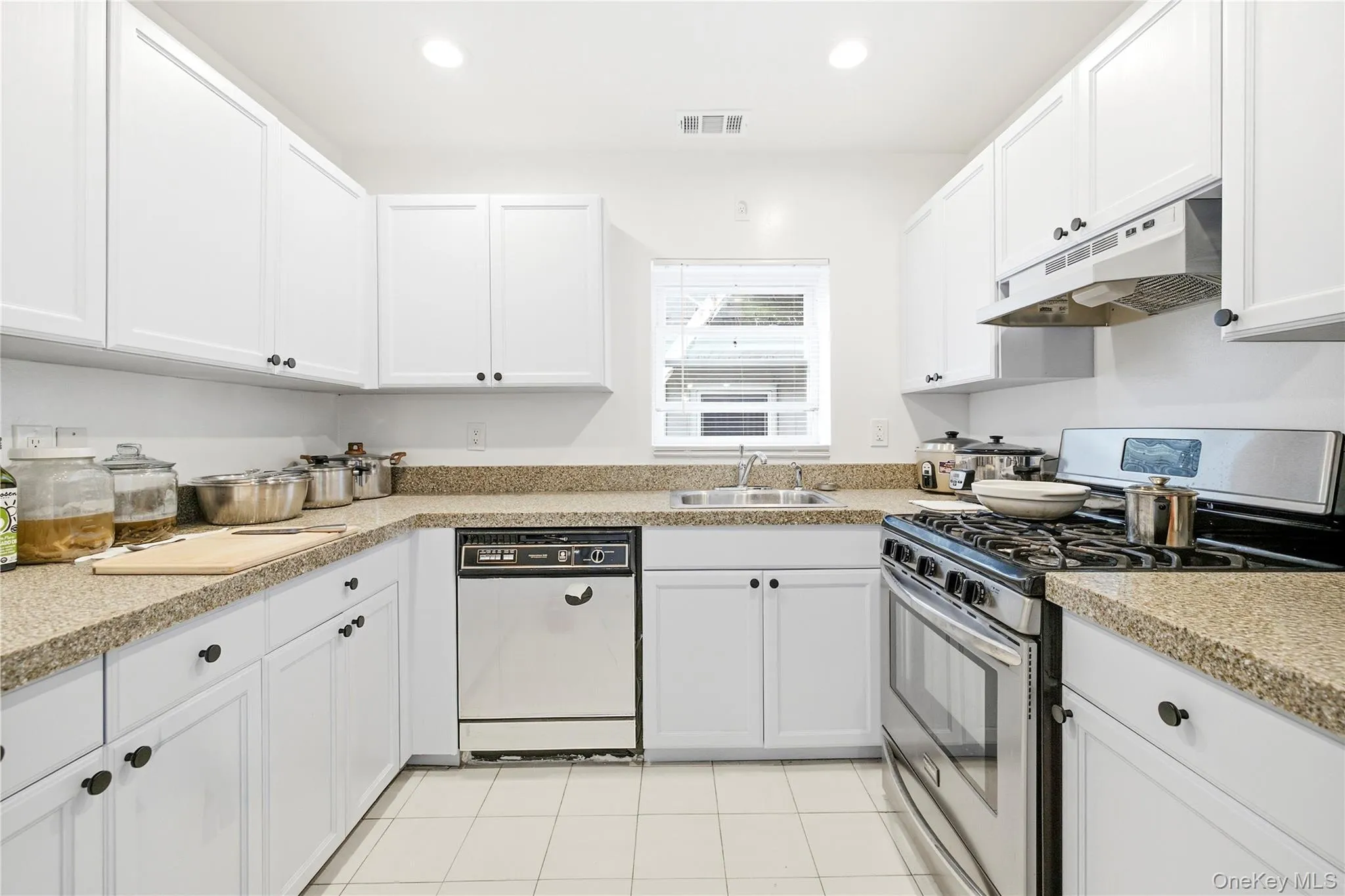 537 Broadway, Long Beach, NY, 2 Bedrooms Bedrooms, 3 Rooms Rooms,2 BathroomsBathrooms,Residential,For Rent,Broadway,0,1020231 537 Broadway, Long Beach, NY, 2 Bedrooms Bedrooms, 3 Rooms Rooms,2 BathroomsBathrooms,Residential,For Rent,Broadway,0,1020231