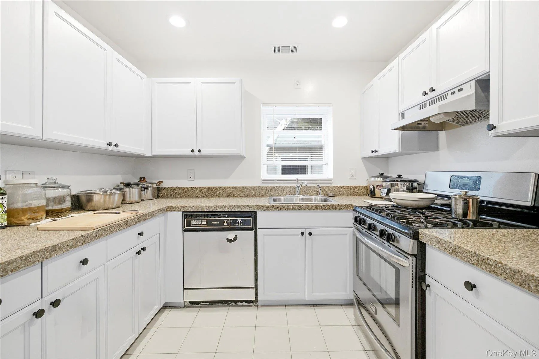 537 Broadway, Long Beach, NY, 2 Bedrooms Bedrooms, 3 Rooms Rooms,2 BathroomsBathrooms,Residential,For Rent,Broadway,0,1020231 537 Broadway, Long Beach, NY, 2 Bedrooms Bedrooms, 3 Rooms Rooms,2 BathroomsBathrooms,Residential,For Rent,Broadway,0,1020231