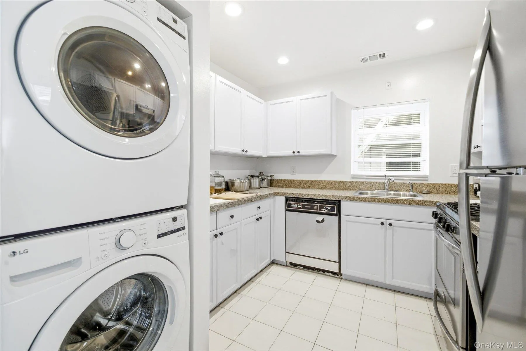 537 Broadway, Long Beach, NY, 2 Bedrooms Bedrooms, 3 Rooms Rooms,2 BathroomsBathrooms,Residential,For Rent,Broadway,0,1020231 537 Broadway, Long Beach, NY, 2 Bedrooms Bedrooms, 3 Rooms Rooms,2 BathroomsBathrooms,Residential,For Rent,Broadway,0,1020231