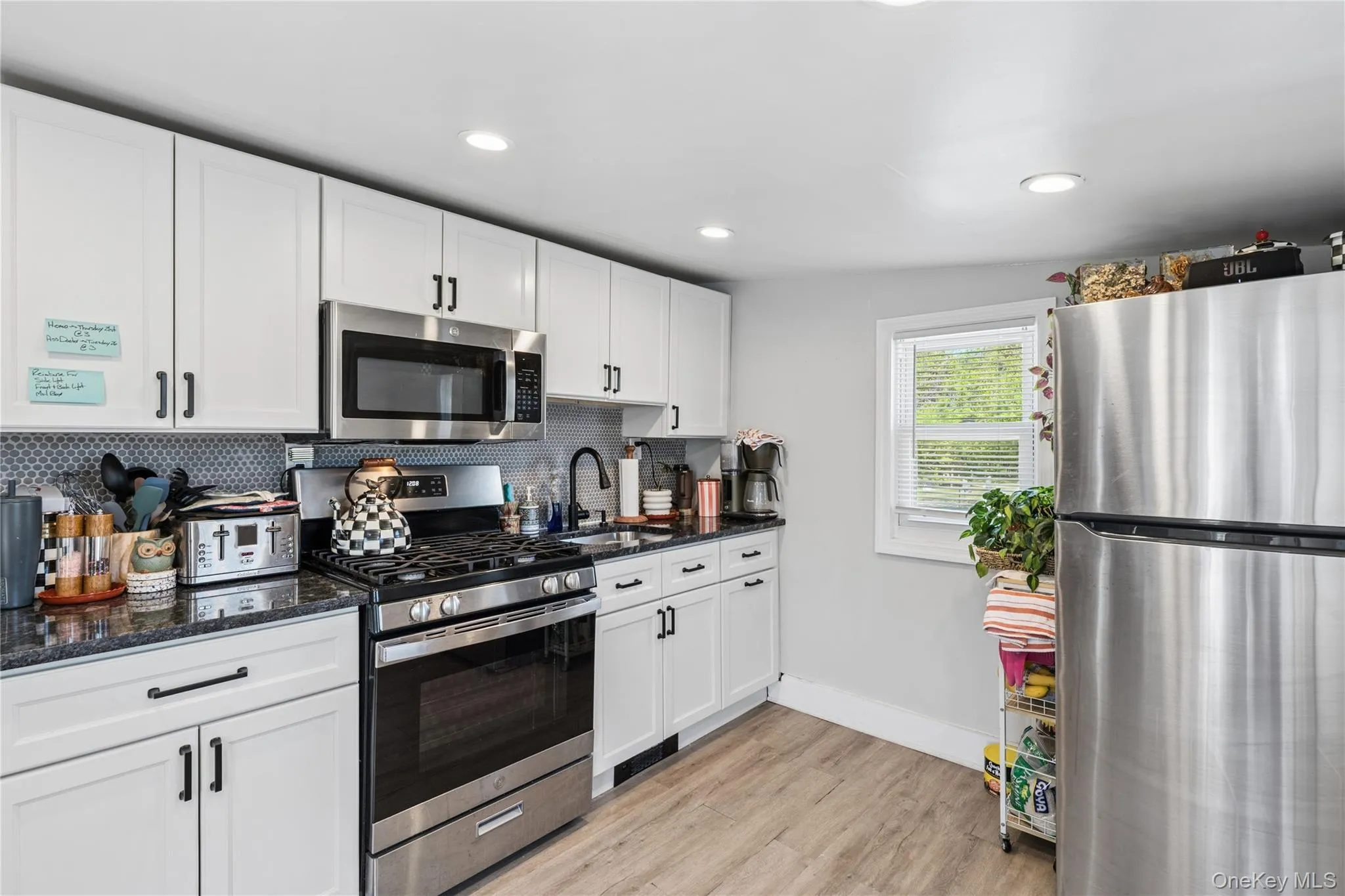 11 Park Avenue, Babylon, NY, 2 Bedrooms Bedrooms, 3 Rooms Rooms,1 BathroomBathrooms,Residential Lease,For Rent,Park,0,1020232 11 Park Avenue, Babylon, NY, 2 Bedrooms Bedrooms, 3 Rooms Rooms,1 BathroomBathrooms,Residential Lease,For Rent,Park,0,1020232
