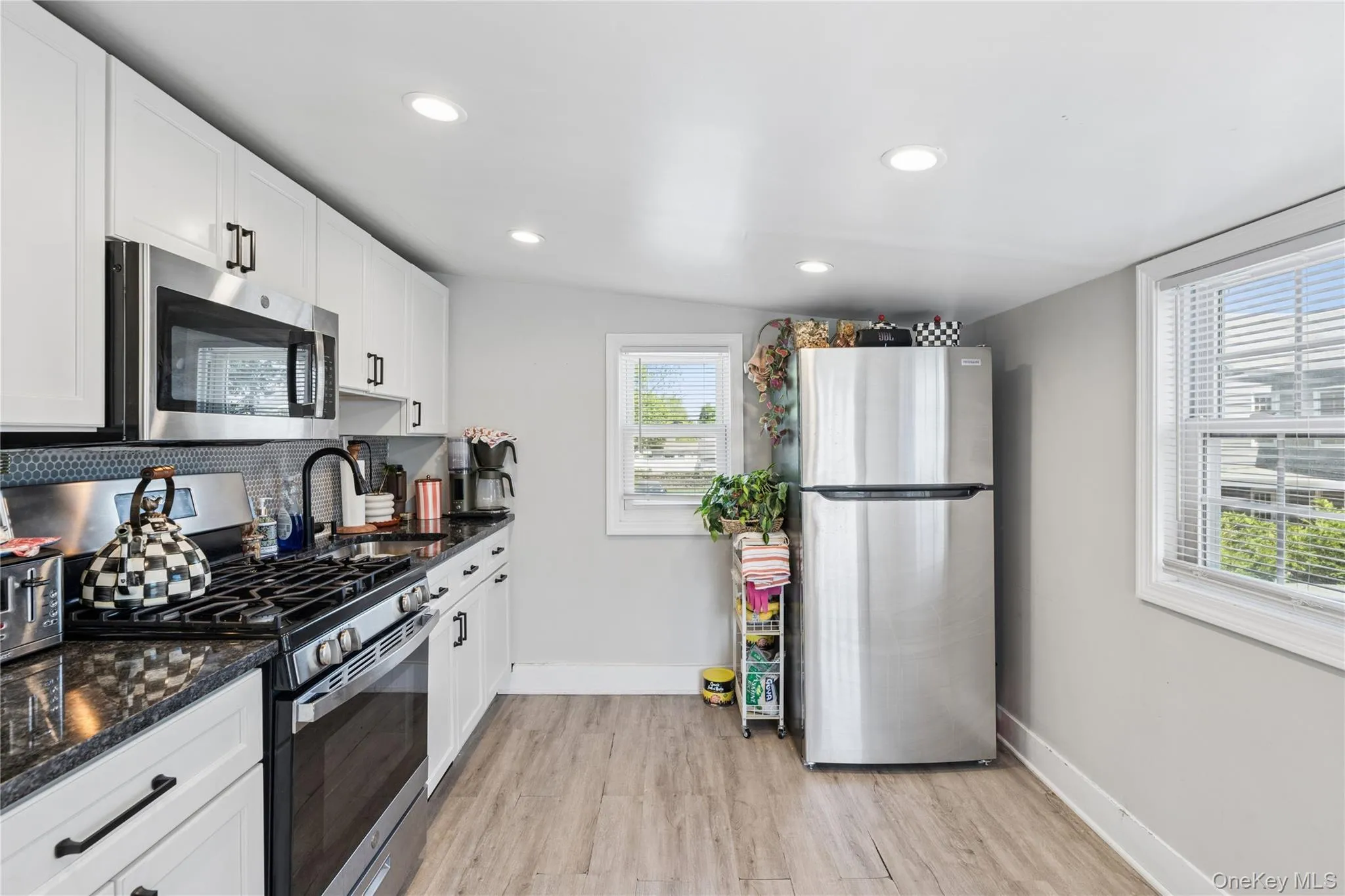 11 Park Avenue, Babylon, NY, 2 Bedrooms Bedrooms, 3 Rooms Rooms,1 BathroomBathrooms,Residential Lease,For Rent,Park,0,1020232 11 Park Avenue, Babylon, NY, 2 Bedrooms Bedrooms, 3 Rooms Rooms,1 BathroomBathrooms,Residential Lease,For Rent,Park,0,1020232
