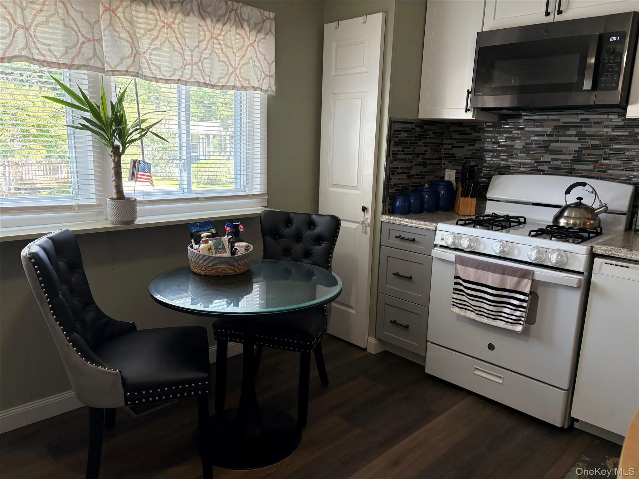 525/158 Riverleigh Avenue, Riverhead, NY, 2 Bedrooms Bedrooms, 6 Rooms Rooms,1 BathroomBathrooms,Residential,For Rent,Riverleigh,0,1020237 525/158 Riverleigh Avenue, Riverhead, NY, 2 Bedrooms Bedrooms, 6 Rooms Rooms,1 BathroomBathrooms,Residential,For Rent,Riverleigh,0,1020237
