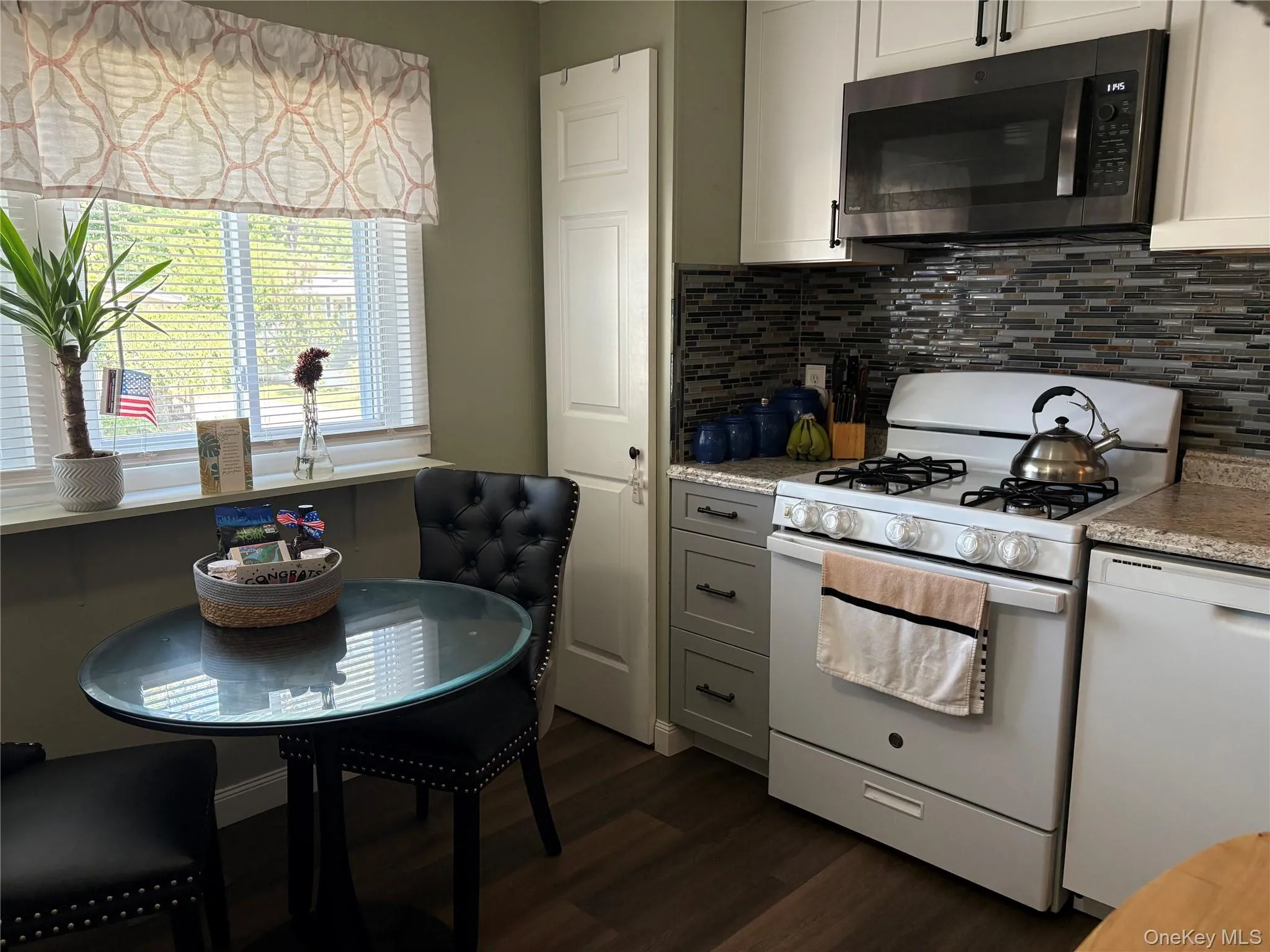 525/158 Riverleigh Ave Riverleigh, Riverhead, NY, 2 Bedrooms Bedrooms, 6 Rooms Rooms,1 BathroomBathrooms,Residential,For Rent,Riverleigh,0,1020237 525/158 Riverleigh Ave Riverleigh, Riverhead, NY, 2 Bedrooms Bedrooms, 6 Rooms Rooms,1 BathroomBathrooms,Residential,For Rent,Riverleigh,0,1020237