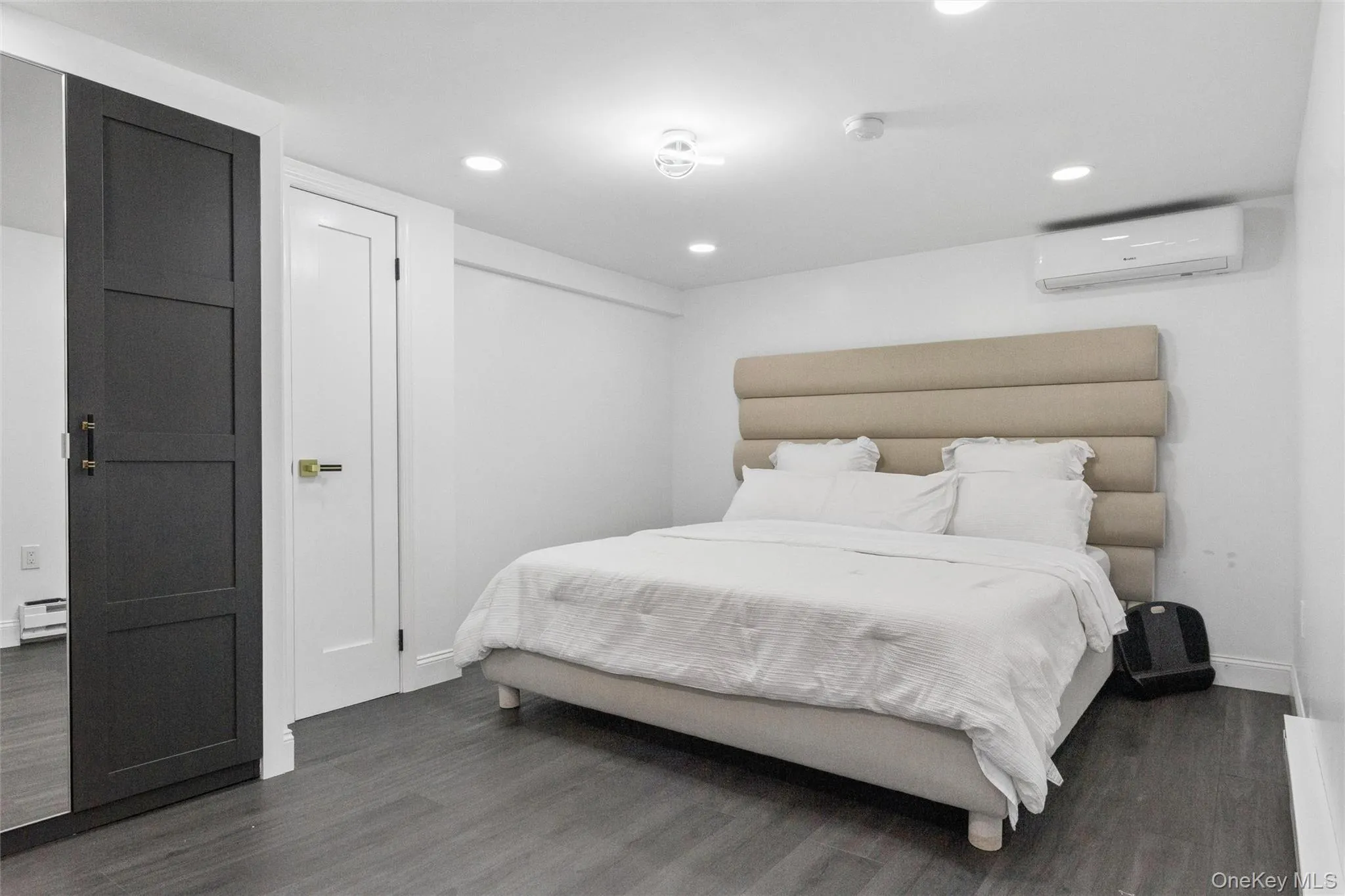 301 Merrick Avenue, Hempstead, NY, 5 Bedrooms Bedrooms, 10 Rooms Rooms,1 BathroomBathrooms,Residential,For Rent,Merrick,0,1020241 301 Merrick Avenue, Hempstead, NY, 5 Bedrooms Bedrooms, 10 Rooms Rooms,1 BathroomBathrooms,Residential,For Rent,Merrick,0,1020241
