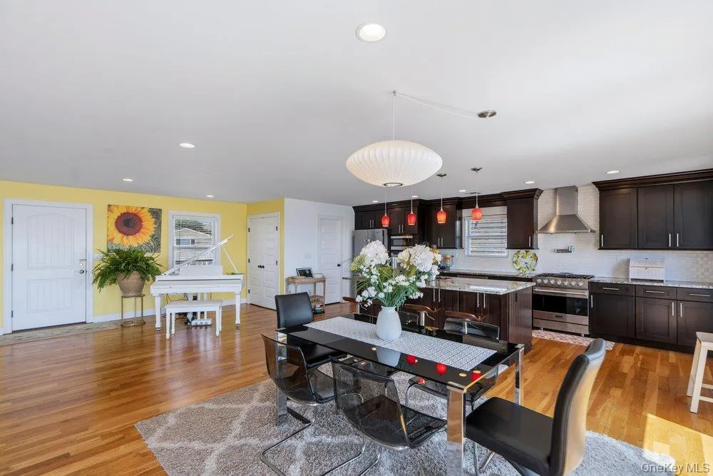 30 Milton Road, Babylon, NY, 3 Bedrooms Bedrooms, 7 Rooms Rooms,2 BathroomsBathrooms,Residential,For Rent,Milton,0,1020254 30 Milton Road, Babylon, NY, 3 Bedrooms Bedrooms, 7 Rooms Rooms,2 BathroomsBathrooms,Residential,For Rent,Milton,0,1020254