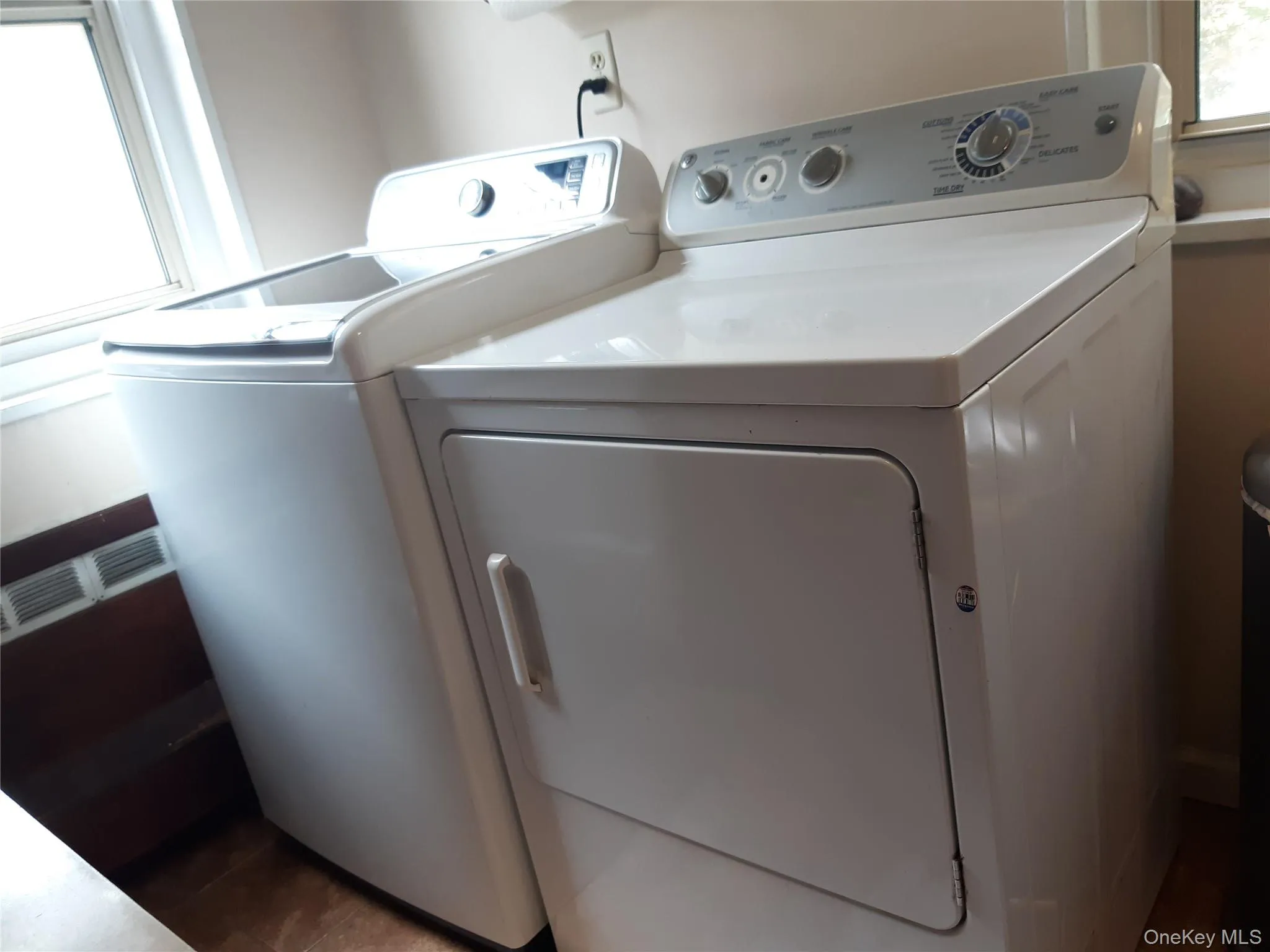 251-34 61st Avenue, New York, NY, 2 Bedrooms Bedrooms, 5 Rooms Rooms,1 BathroomBathrooms,Residential,For Rent,61st,0,1020257 251-34 61st Avenue, New York, NY, 2 Bedrooms Bedrooms, 5 Rooms Rooms,1 BathroomBathrooms,Residential,For Rent,61st,0,1020257
