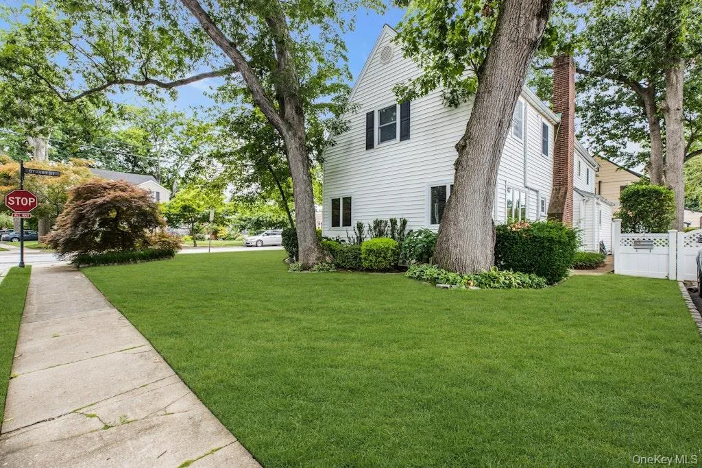 128 Stuart Street, Hempstead, NY, 3 Bedrooms Bedrooms, 6 Rooms Rooms,2 BathroomsBathrooms,Residential,For Rent,Stuart,0,1020259 128 Stuart Street, Hempstead, NY, 3 Bedrooms Bedrooms, 6 Rooms Rooms,2 BathroomsBathrooms,Residential,For Rent,Stuart,0,1020259