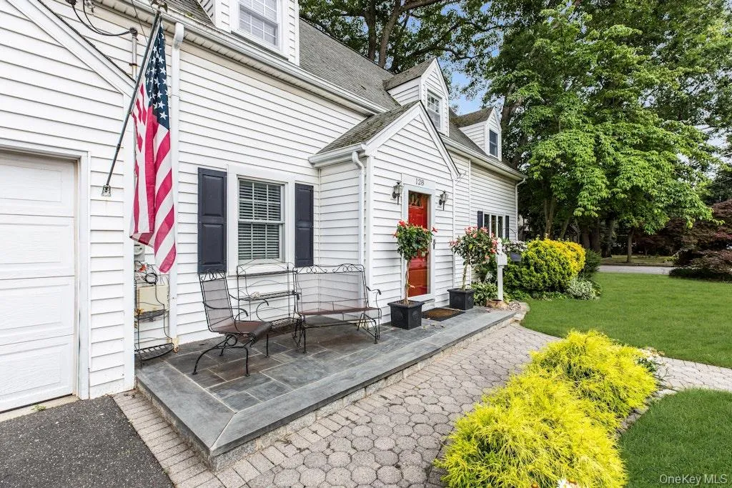 128 Stuart Street, Hempstead, NY, 3 Bedrooms Bedrooms, 6 Rooms Rooms,2 BathroomsBathrooms,Residential,For Rent,Stuart,0,1020259 128 Stuart Street, Hempstead, NY, 3 Bedrooms Bedrooms, 6 Rooms Rooms,2 BathroomsBathrooms,Residential,For Rent,Stuart,0,1020259