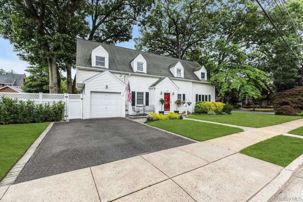 128 Stuart Street, Hempstead, NY, 3 Bedrooms Bedrooms, 6 Rooms Rooms,2 BathroomsBathrooms,Residential,For Rent,Stuart,0,1020259 128 Stuart Street, Hempstead, NY, 3 Bedrooms Bedrooms, 6 Rooms Rooms,2 BathroomsBathrooms,Residential,For Rent,Stuart,0,1020259