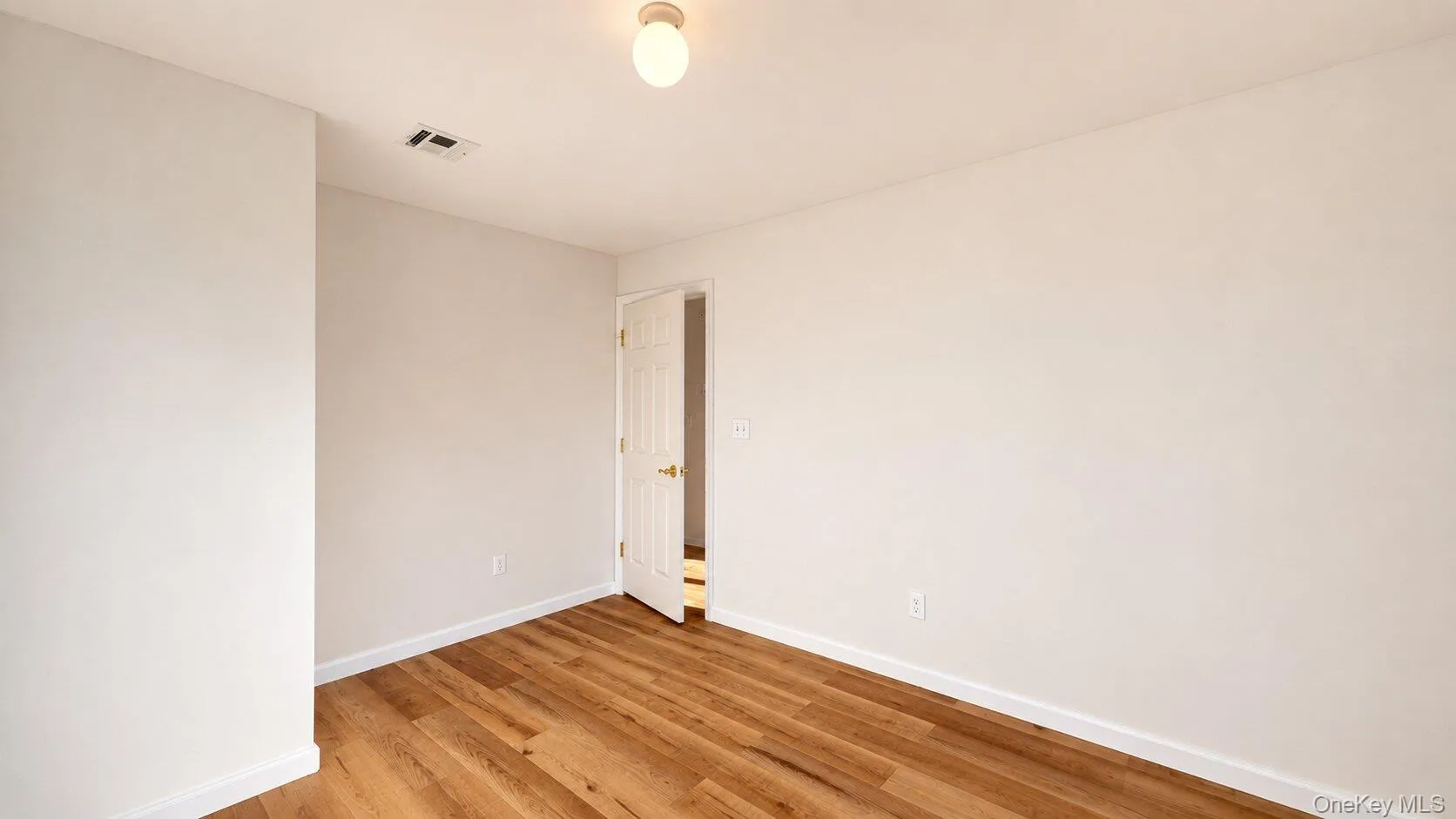 172 White Sands Way, New York, NY, 2 Bedrooms Bedrooms, 4 Rooms Rooms,1 BathroomBathrooms,Residential Lease,For Rent,White Sands,0,1020265 172 White Sands Way, New York, NY, 2 Bedrooms Bedrooms, 4 Rooms Rooms,1 BathroomBathrooms,Residential Lease,For Rent,White Sands,0,1020265