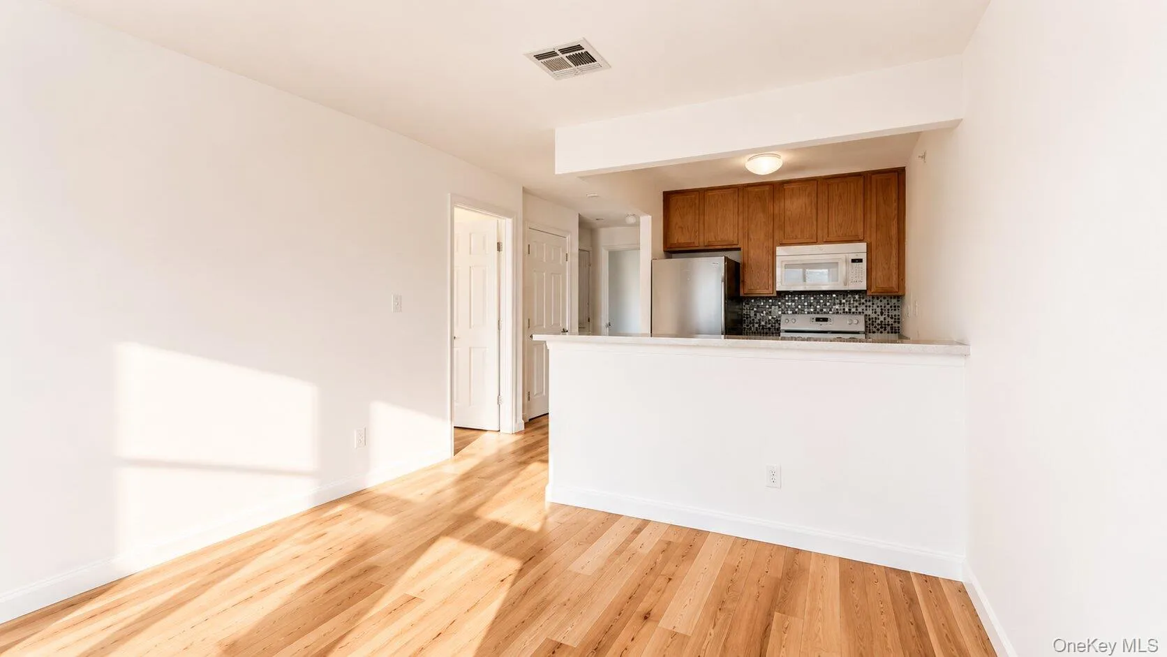 172 White Sands Way, New York, NY, 2 Bedrooms Bedrooms, 4 Rooms Rooms,1 BathroomBathrooms,Residential Lease,For Rent,White Sands,0,1020265 172 White Sands Way, New York, NY, 2 Bedrooms Bedrooms, 4 Rooms Rooms,1 BathroomBathrooms,Residential Lease,For Rent,White Sands,0,1020265