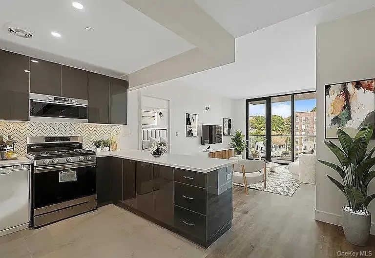 8811 179th Place, New York, NY, 1 Bedroom Bedrooms, 3 Rooms Rooms,1 BathroomBathrooms,Residential Lease,For Rent,179th,0,1020273 8811 179th Place, New York, NY, 1 Bedroom Bedrooms, 3 Rooms Rooms,1 BathroomBathrooms,Residential Lease,For Rent,179th,0,1020273