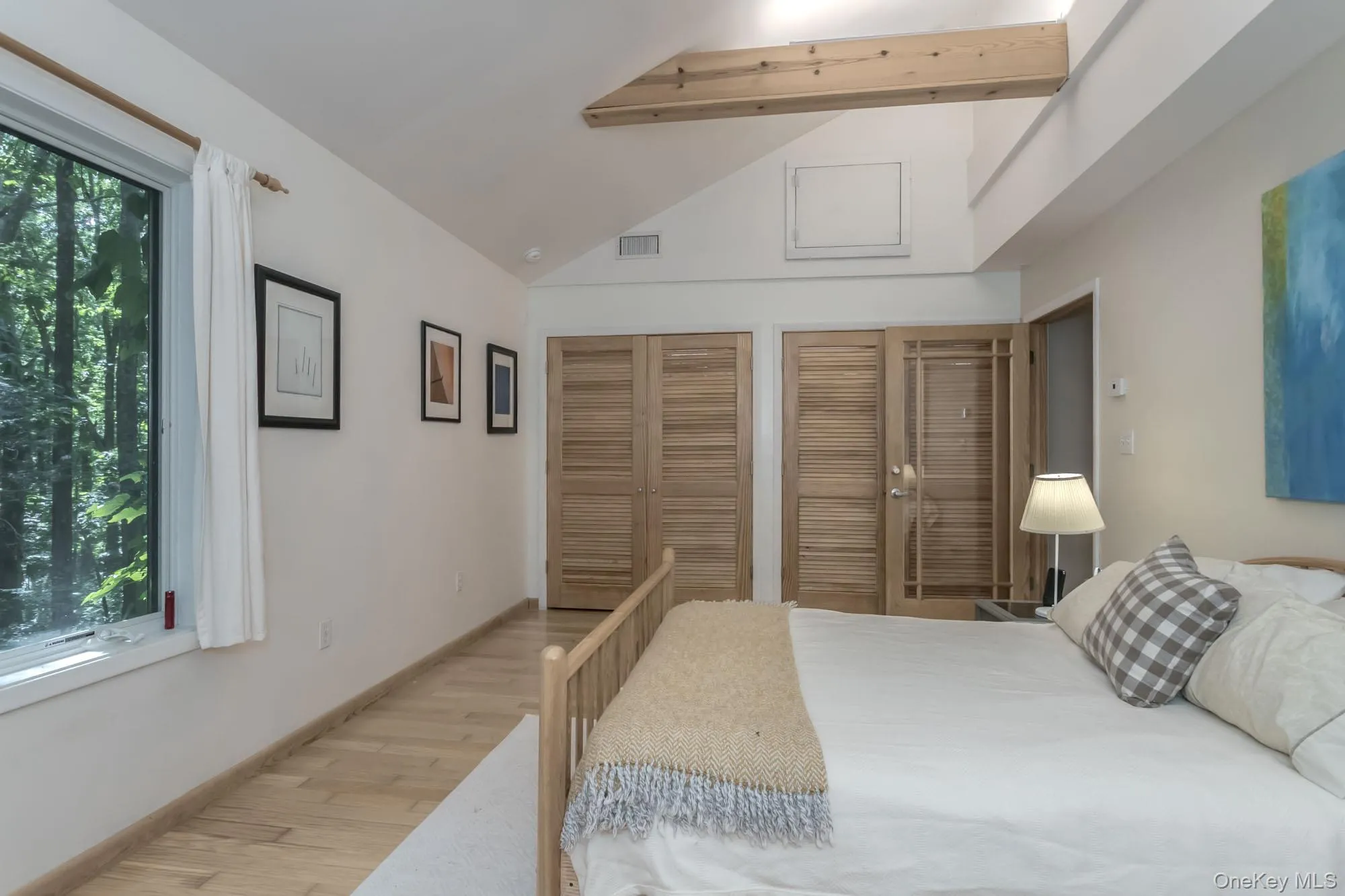 Vaulted ceilings and exposed beams Vaulted ceilings and exposed beams