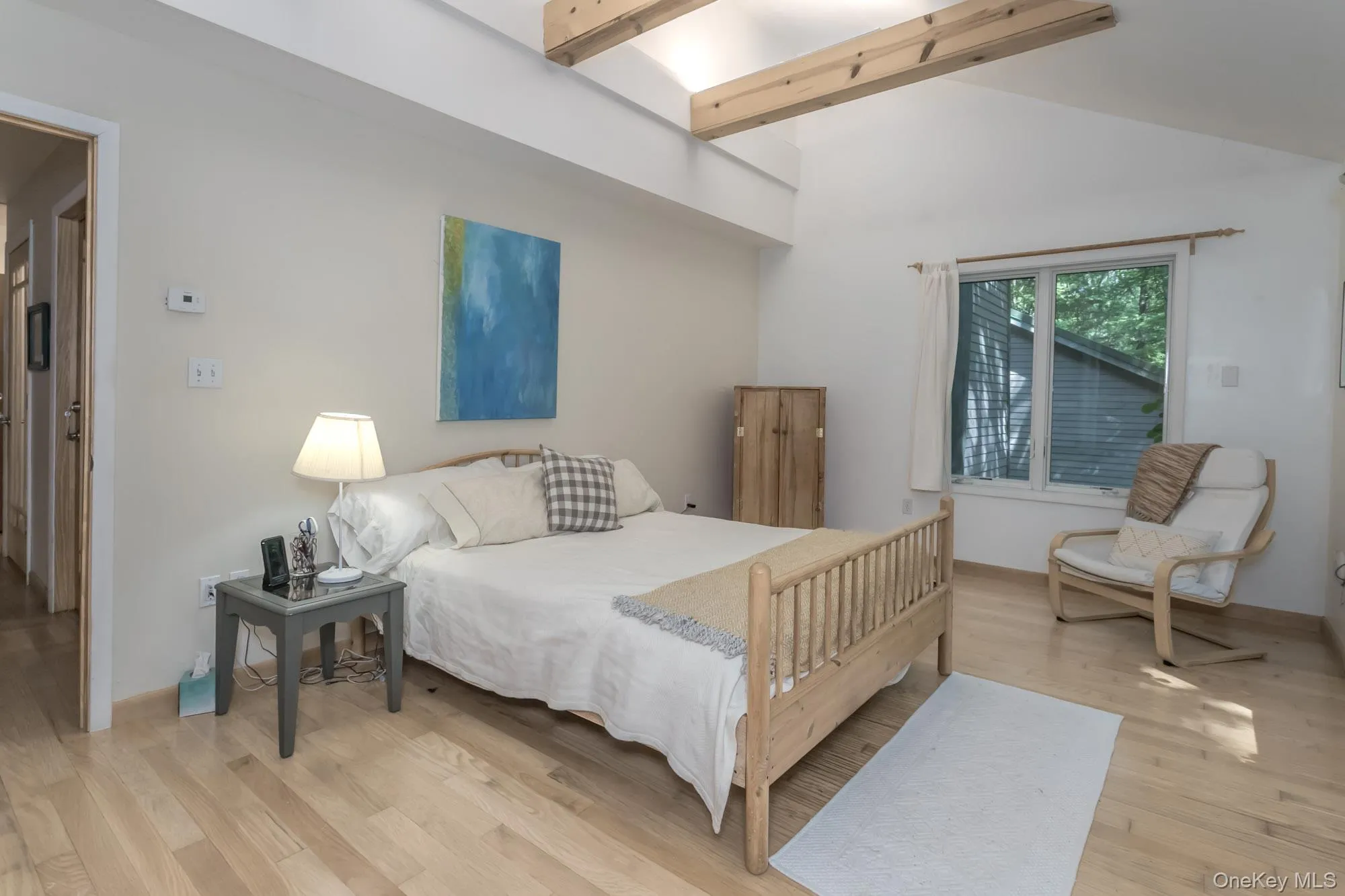 Vaulted ceilings and exposed beams Vaulted ceilings and exposed beams