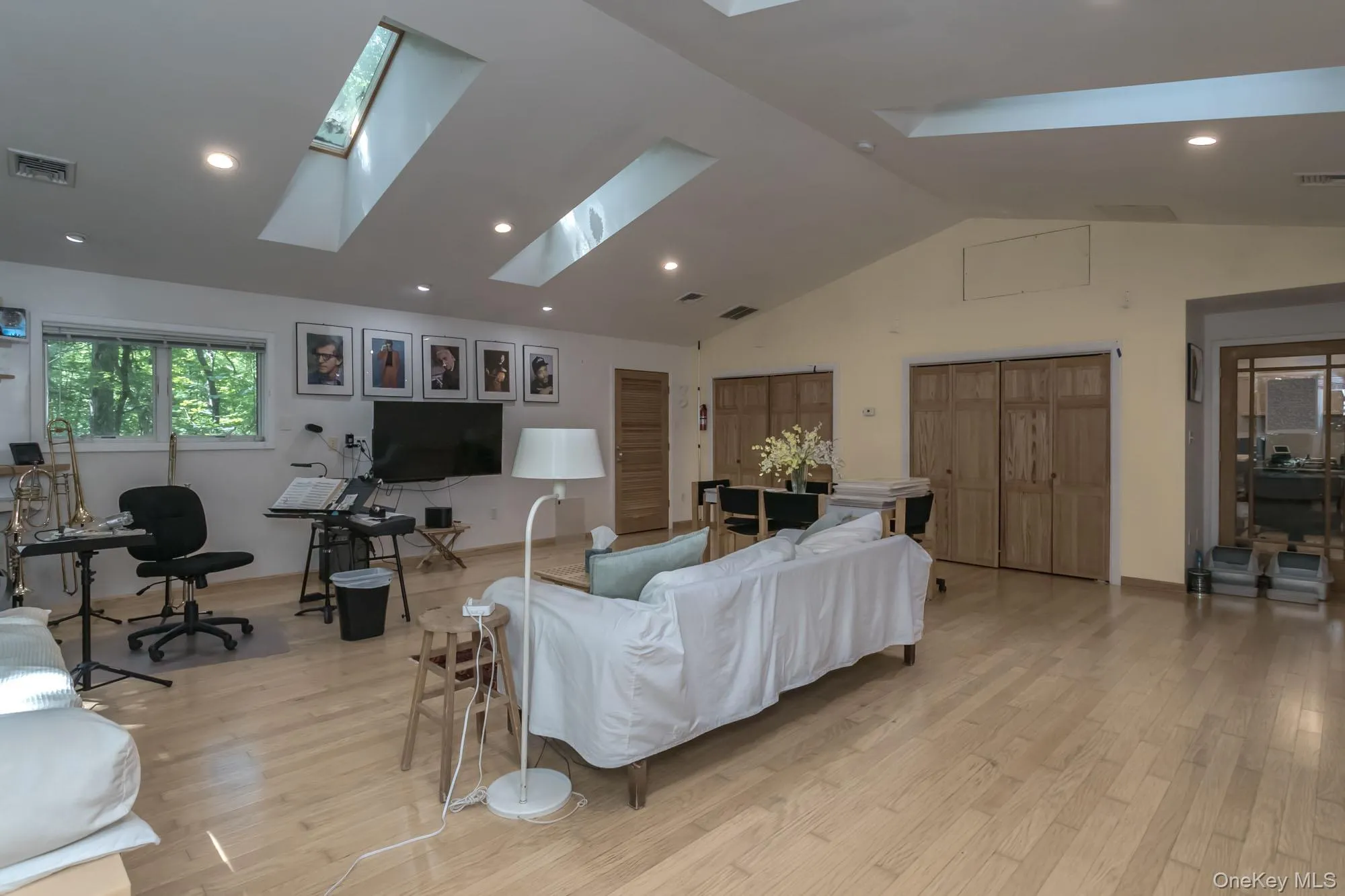 Could be converted to a bedroom. Vaulted ceilings, skylights, and tons of closet space Could be converted to a bedroom. Vaulted ceilings, skylights, and tons of closet space