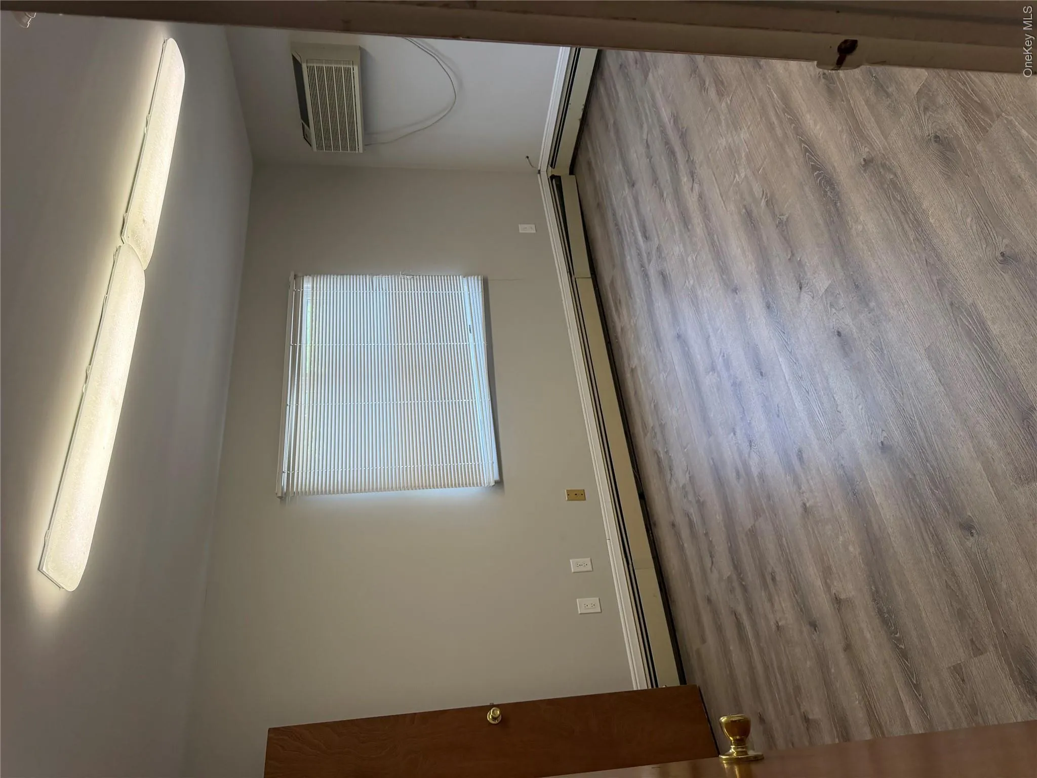 Large office space with abundant natural light Large office space with abundant natural light
