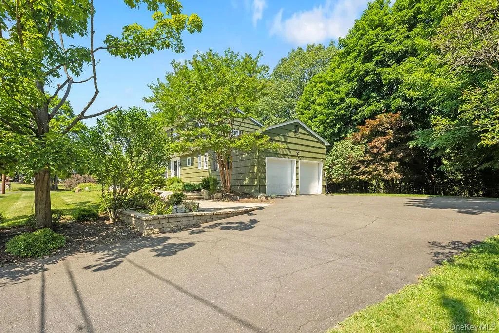 21 Ardsley Drive, Clarkstown, NY, 4 Bedrooms Bedrooms, 13 Rooms Rooms,2 BathroomsBathrooms,Residential,For Rent,Ardsley,0,1020287 21 Ardsley Drive, Clarkstown, NY, 4 Bedrooms Bedrooms, 13 Rooms Rooms,2 BathroomsBathrooms,Residential,For Rent,Ardsley,0,1020287