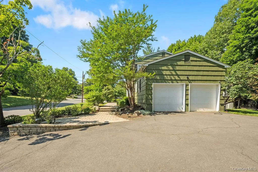 21 Ardsley Drive, Clarkstown, NY, 4 Bedrooms Bedrooms, 13 Rooms Rooms,2 BathroomsBathrooms,Residential,For Rent,Ardsley,0,1020287 21 Ardsley Drive, Clarkstown, NY, 4 Bedrooms Bedrooms, 13 Rooms Rooms,2 BathroomsBathrooms,Residential,For Rent,Ardsley,0,1020287