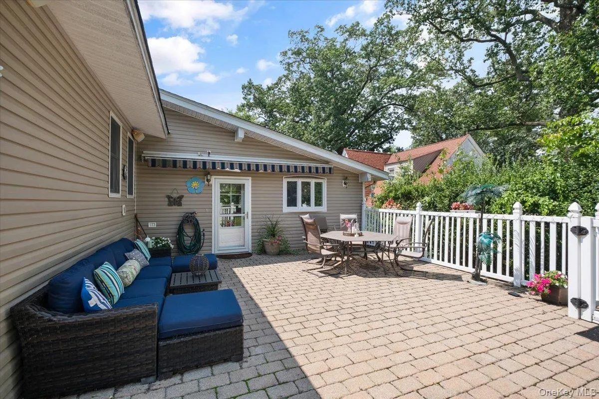 36 Shelburne Road, Yonkers, NY, 3 Bedrooms Bedrooms, 8 Rooms Rooms,3 BathroomsBathrooms,Residential,For Rent,Shelburne,0,1020290 36 Shelburne Road, Yonkers, NY, 3 Bedrooms Bedrooms, 8 Rooms Rooms,3 BathroomsBathrooms,Residential,For Rent,Shelburne,0,1020290