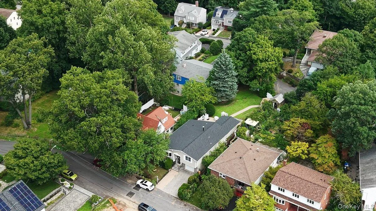 36 Shelburne Road, Yonkers, NY, 3 Bedrooms Bedrooms, 8 Rooms Rooms,3 BathroomsBathrooms,Residential,For Rent,Shelburne,0,1020290 36 Shelburne Road, Yonkers, NY, 3 Bedrooms Bedrooms, 8 Rooms Rooms,3 BathroomsBathrooms,Residential,For Rent,Shelburne,0,1020290
