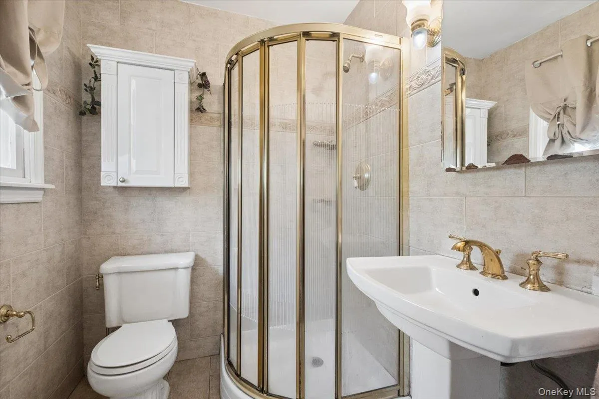 36 Shelburne Road, Yonkers, NY, 3 Bedrooms Bedrooms, 8 Rooms Rooms,3 BathroomsBathrooms,Residential,For Rent,Shelburne,0,1020290 36 Shelburne Road, Yonkers, NY, 3 Bedrooms Bedrooms, 8 Rooms Rooms,3 BathroomsBathrooms,Residential,For Rent,Shelburne,0,1020290