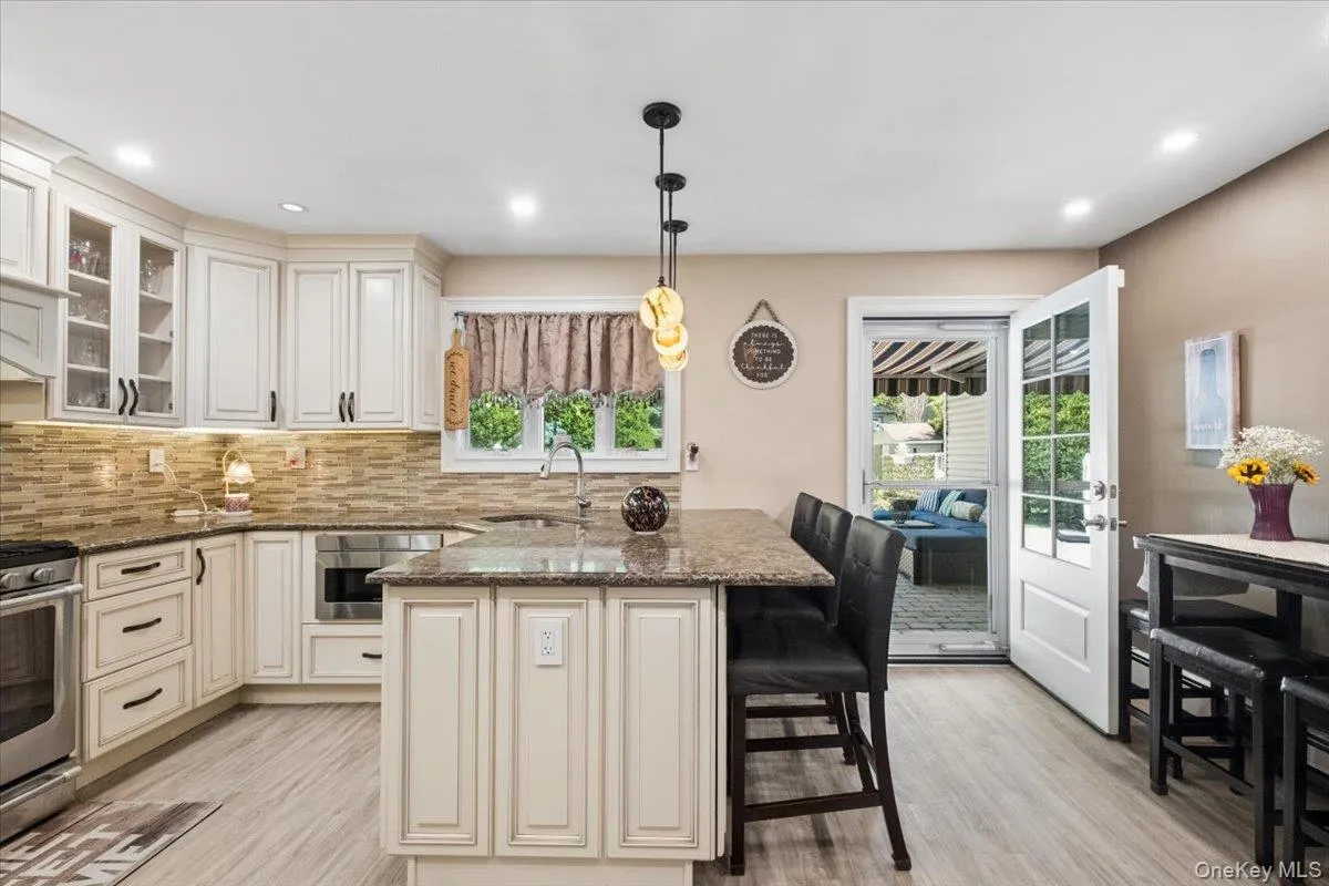 36 Shelburne Road, Yonkers, NY, 3 Bedrooms Bedrooms, 8 Rooms Rooms,3 BathroomsBathrooms,Residential,For Rent,Shelburne,0,1020290 36 Shelburne Road, Yonkers, NY, 3 Bedrooms Bedrooms, 8 Rooms Rooms,3 BathroomsBathrooms,Residential,For Rent,Shelburne,0,1020290